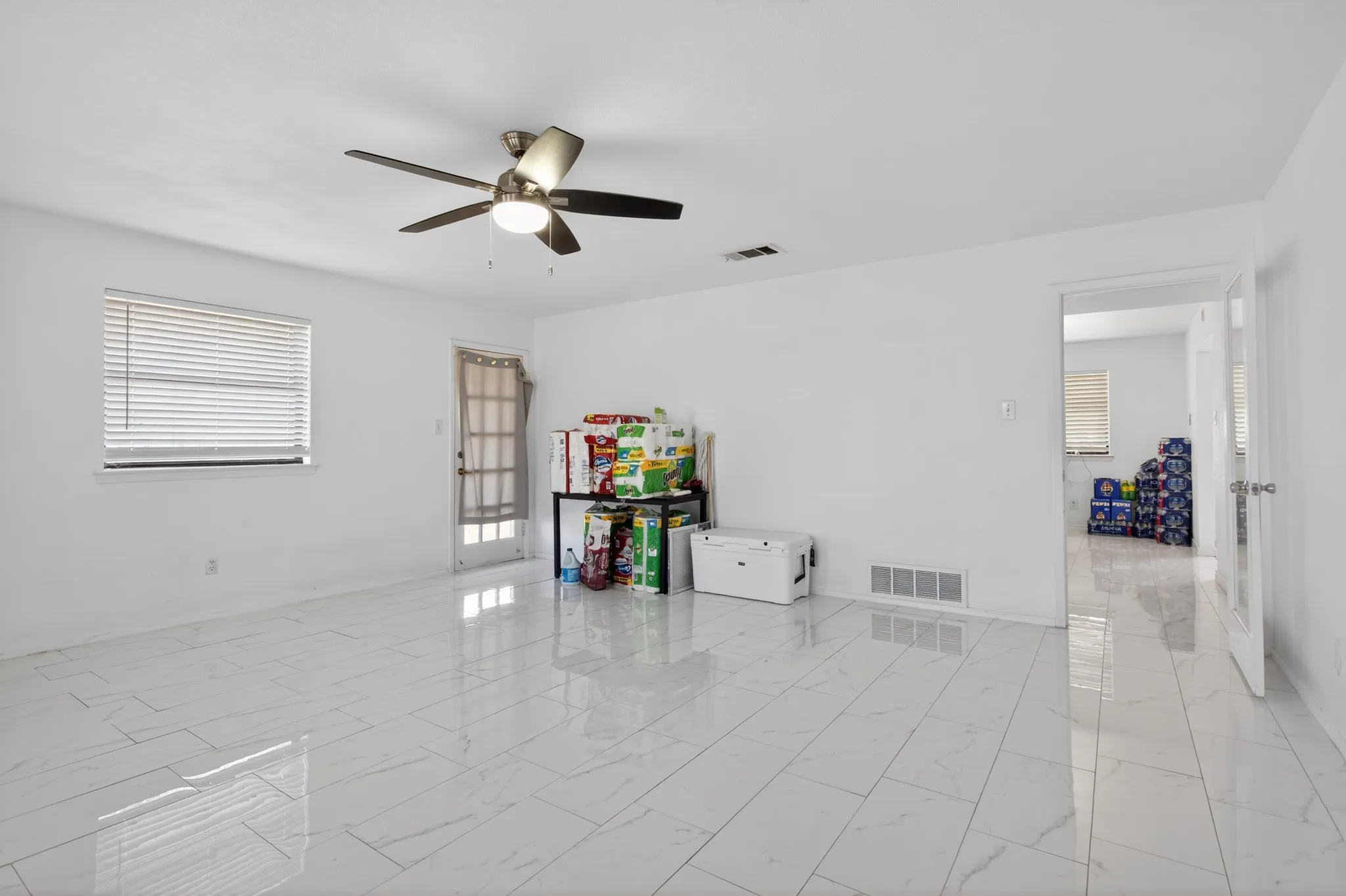 Single Family Residence For Sale in Denton County , 10569 Range Road, Justin, Texas 76247, 4 Bedroom, 3 Bathroom, Garage spaces, 2,444 Sqft, built in 1975, Preowned, mls#21134596, Real Estate Agent in Justin, Homes For Sale in Denton county, Homes For Sale in Justin, Realtor in Justin Texas, Real Estate Brokerage Independent Realty Texas, Luminita Cordes Realtor