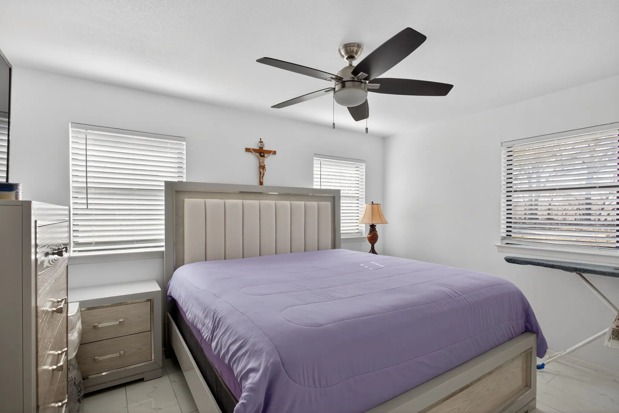 Single Family Residence For Sale in Denton County , 10569 Range Road, Justin, Texas 76247, 4 Bedroom, 3 Bathroom, Garage spaces, 2,444 Sqft, built in 1975, Preowned, mls#21134596, Real Estate Agent in Justin, Homes For Sale in Denton county, Homes For Sale in Justin, Realtor in Justin Texas, Real Estate Brokerage Independent Realty Texas, Luminita Cordes Realtor