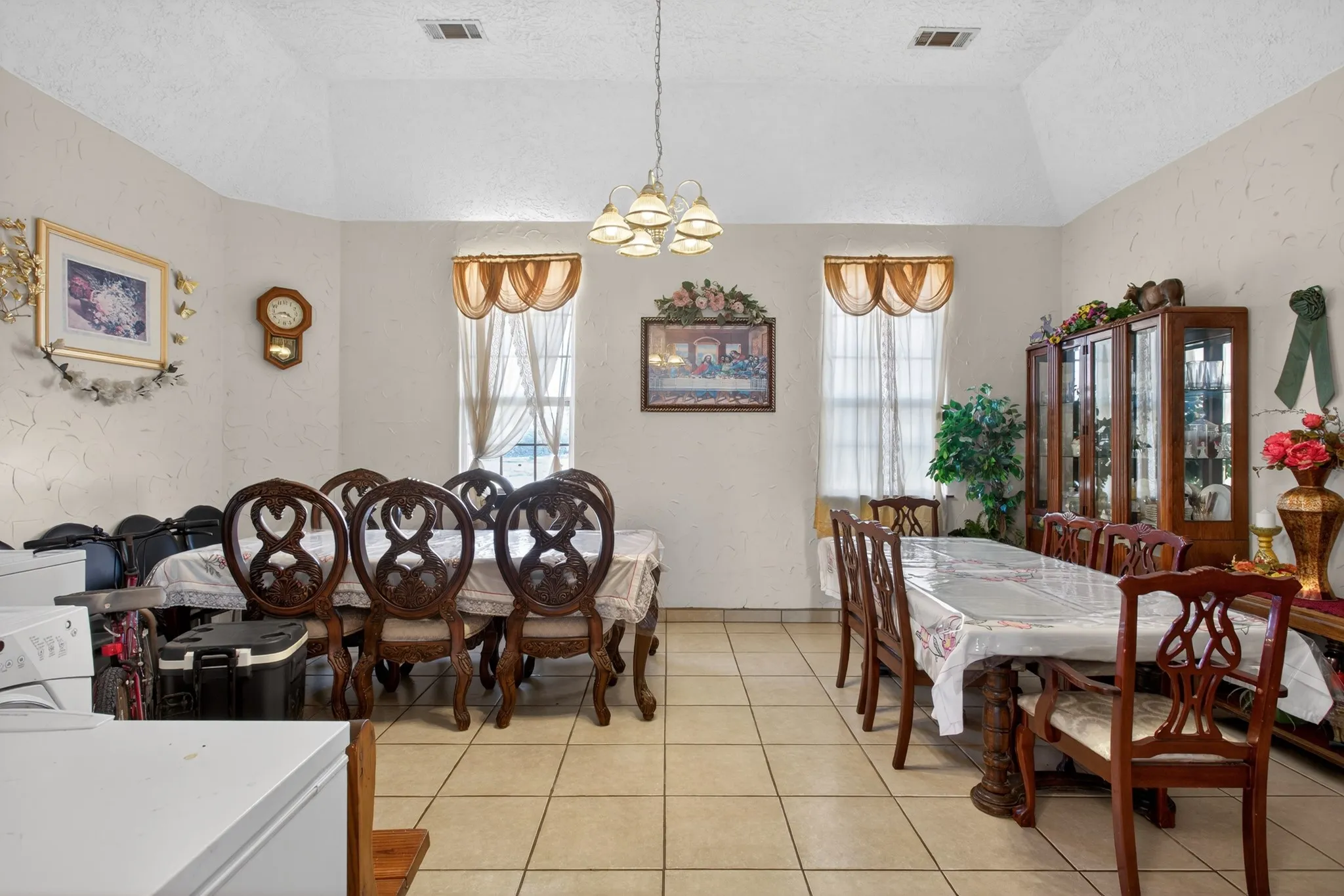Single Family Residence For Sale in Denton County , 10569 Range Road, Justin, Texas 76247, 4 Bedroom, 3 Bathroom, Garage spaces, 2,444 Sqft, built in 1975, Preowned, mls#21134596, Real Estate Agent in Justin, Homes For Sale in Denton county, Homes For Sale in Justin, Realtor in Justin Texas, Real Estate Brokerage Independent Realty Texas, Luminita Cordes Realtor