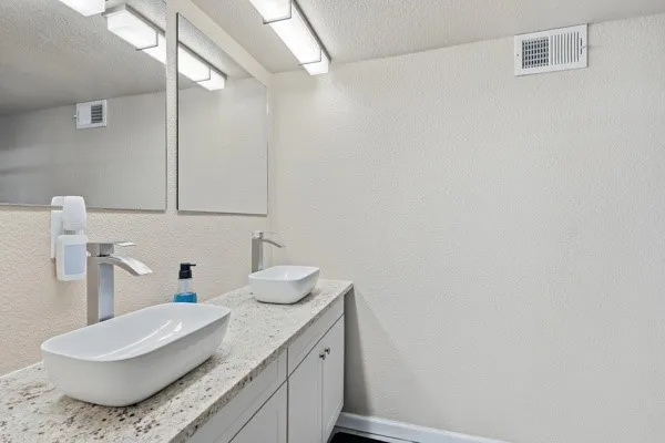 Single Family Residence For Sale in Hopkins County , 108 Reservoir Street, Sulphur Springs, Texas 75482, 3 Bedroom, 3 Bathroom, Garage spaces, 1,392 Sqft, built in 1952, mls#21169328, Real Estate Agent in Sulphur Springs, Homes For Sale in Hopkins county, Homes For Sale in Sulphur Springs, Realtor in Sulphur Springs Texas, Real Estate Brokerage Independent Realty Texas, Luminita Cordes Realtor