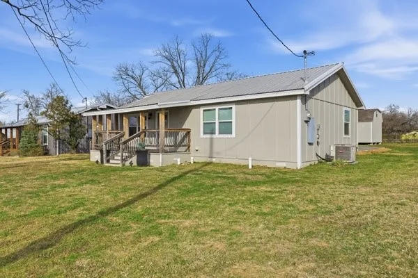Single Family Residence For Sale in Hopkins County , 108 Reservoir Street, Sulphur Springs, Texas 75482, 3 Bedroom, 3 Bathroom, Garage spaces, 1,392 Sqft, built in 1952, mls#21169328, Real Estate Agent in Sulphur Springs, Homes For Sale in Hopkins county, Homes For Sale in Sulphur Springs, Realtor in Sulphur Springs Texas, Real Estate Brokerage Independent Realty Texas, Luminita Cordes Realtor