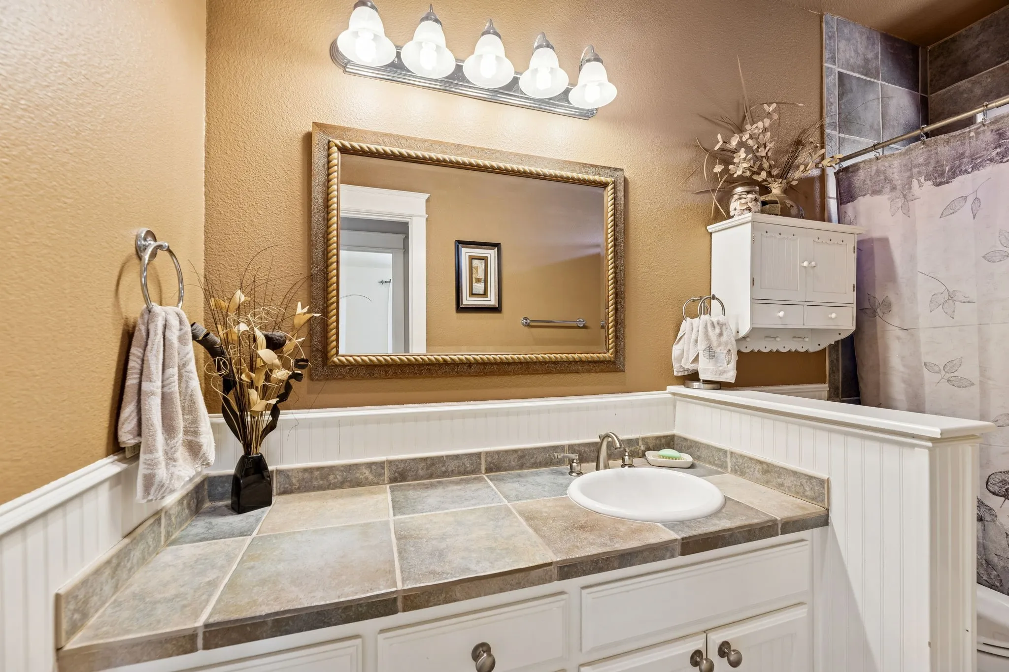 Single Family Residence For Sale in Collin County , 1924 Victoria Circle, Mc Kinney, Texas 75072, 5 Bedroom, 3 Bathroom, 2 Garage spaces, 2,808 Sqft, built in 2002, Preowned, mls#21168732, Real Estate Agent in Mc Kinney, Homes For Sale in Collin county, Homes For Sale in Mc Kinney, Realtor in Mc Kinney Texas, Real Estate Brokerage Independent Realty Texas, Luminita Cordes Realtor
