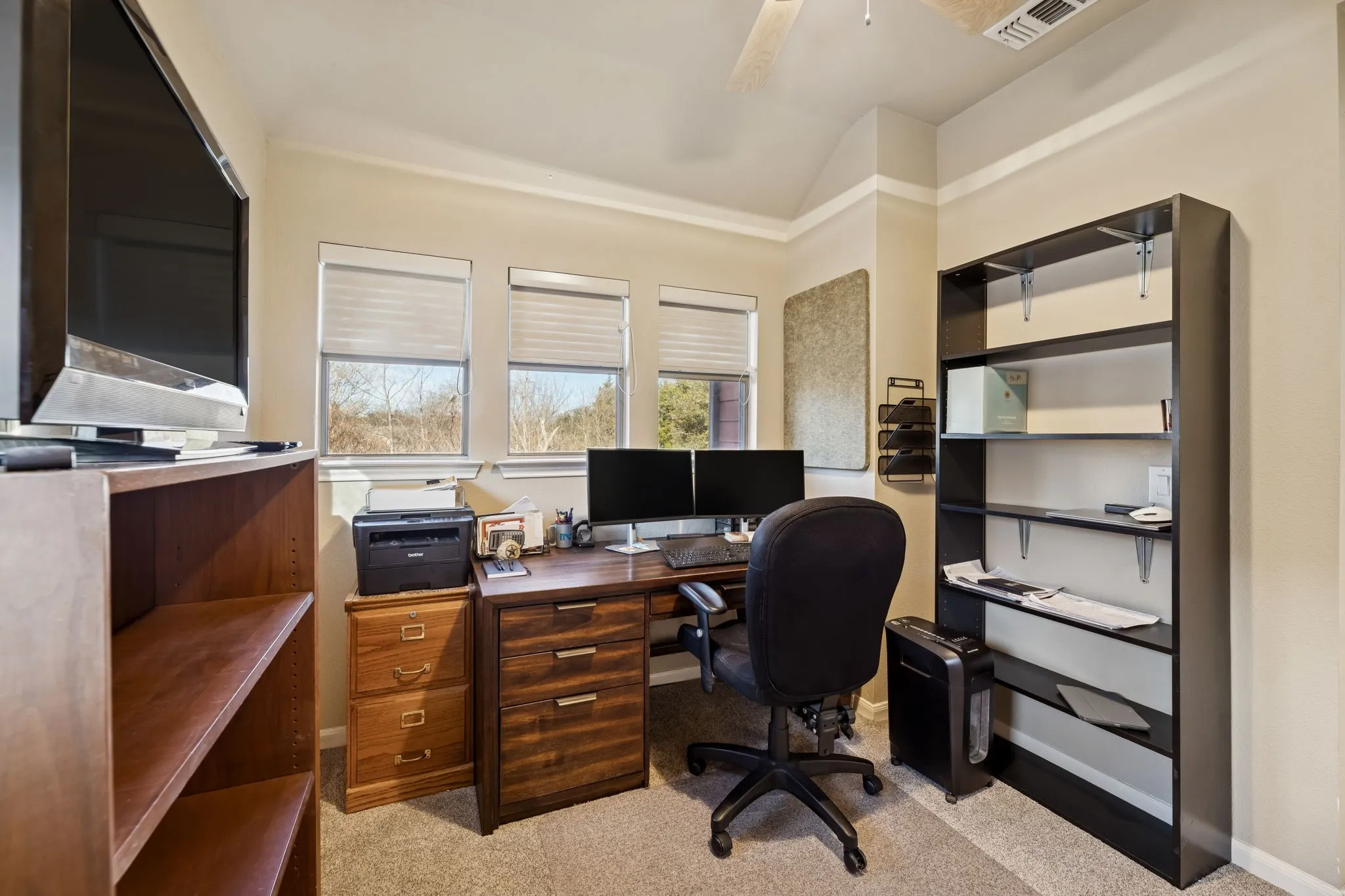 Single Family Residence For Sale in Collin County , 1924 Victoria Circle, Mc Kinney, Texas 75072, 5 Bedroom, 3 Bathroom, 2 Garage spaces, 2,808 Sqft, built in 2002, Preowned, mls#21168732, Real Estate Agent in Mc Kinney, Homes For Sale in Collin county, Homes For Sale in Mc Kinney, Realtor in Mc Kinney Texas, Real Estate Brokerage Independent Realty Texas, Luminita Cordes Realtor