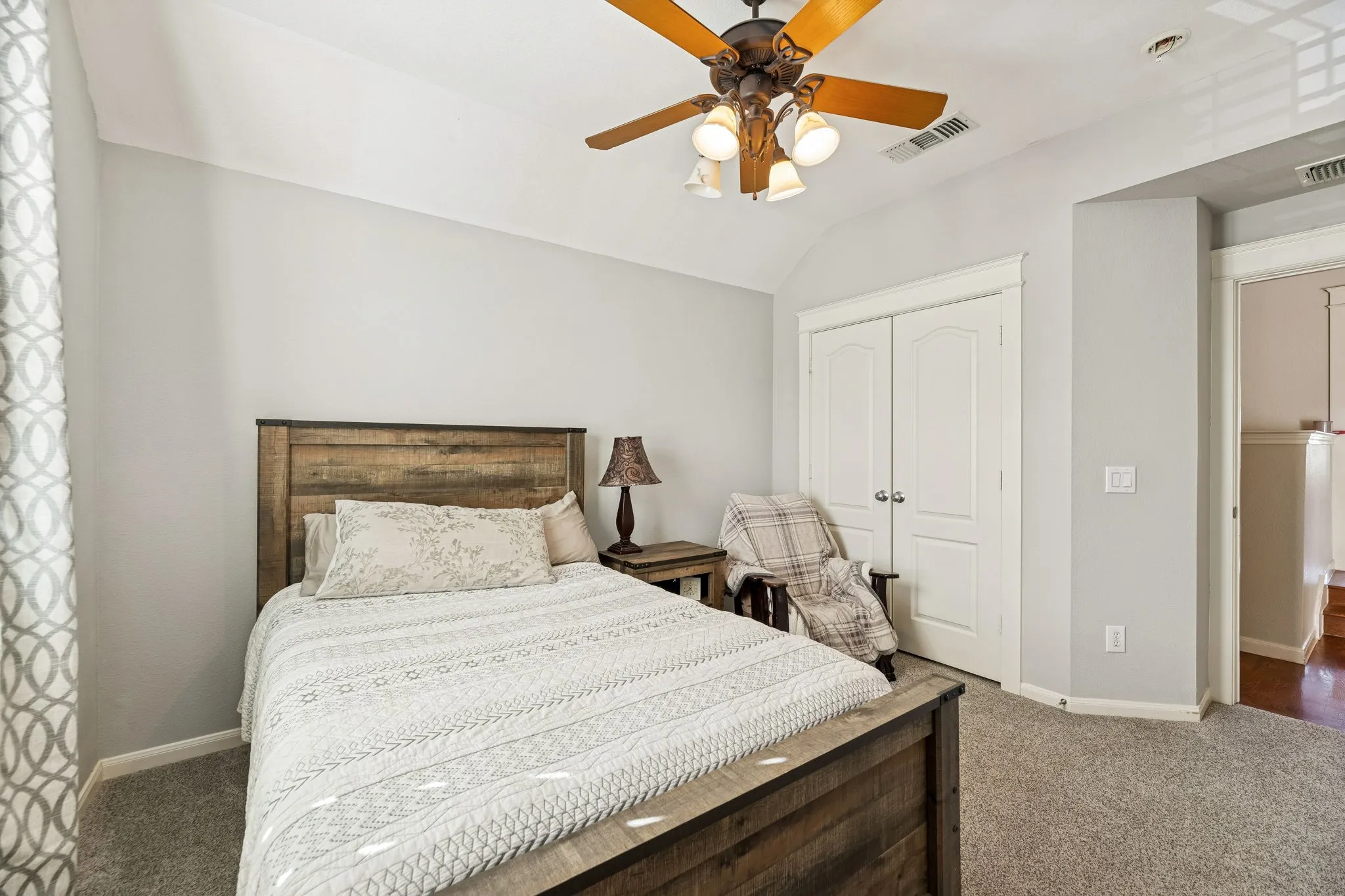 Single Family Residence For Sale in Collin County , 1924 Victoria Circle, Mc Kinney, Texas 75072, 5 Bedroom, 3 Bathroom, 2 Garage spaces, 2,808 Sqft, built in 2002, Preowned, mls#21168732, Real Estate Agent in Mc Kinney, Homes For Sale in Collin county, Homes For Sale in Mc Kinney, Realtor in Mc Kinney Texas, Real Estate Brokerage Independent Realty Texas, Luminita Cordes Realtor