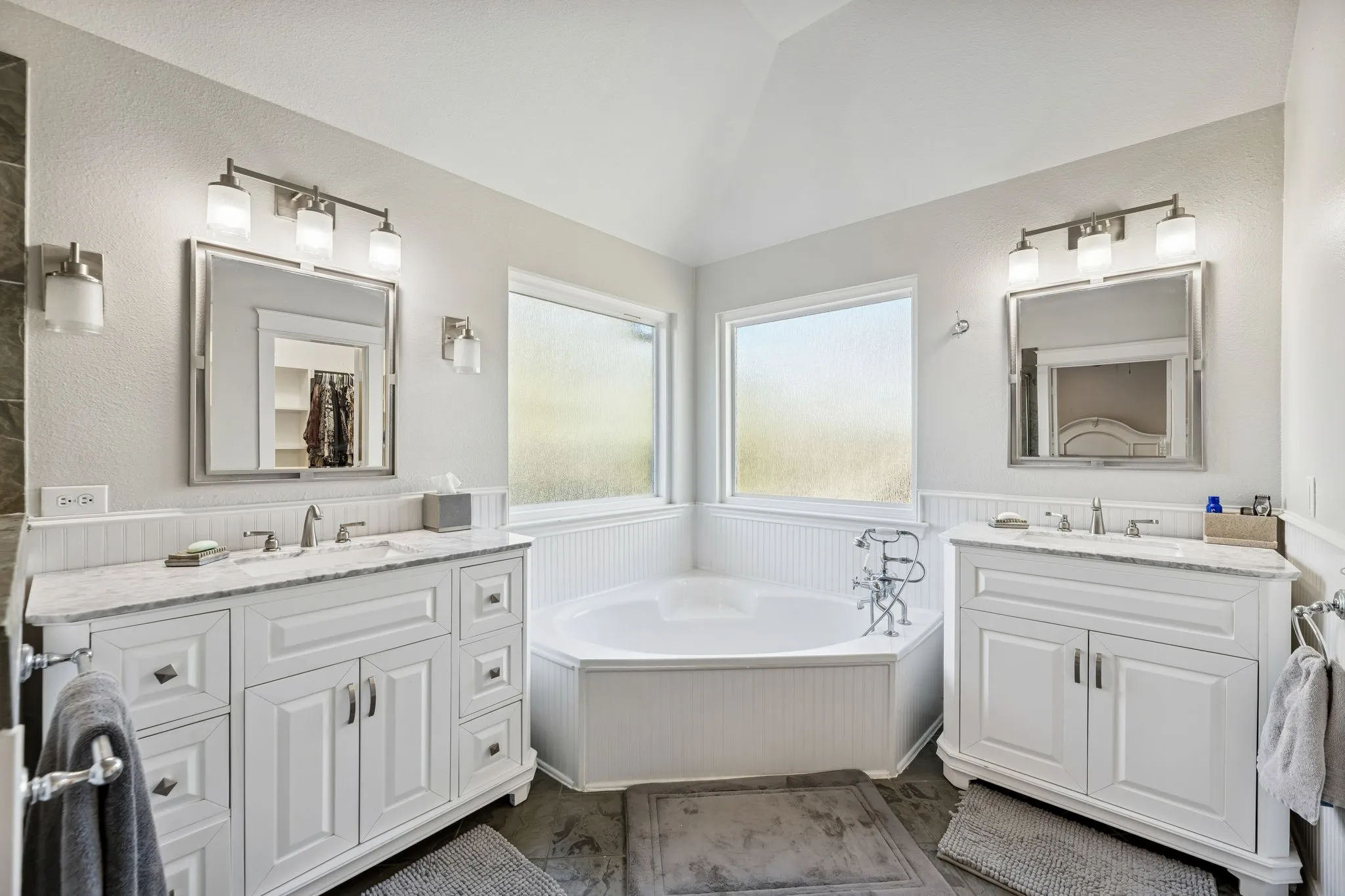 Single Family Residence For Sale in Collin County , 1924 Victoria Circle, Mc Kinney, Texas 75072, 5 Bedroom, 3 Bathroom, 2 Garage spaces, 2,808 Sqft, built in 2002, Preowned, mls#21168732, Real Estate Agent in Mc Kinney, Homes For Sale in Collin county, Homes For Sale in Mc Kinney, Realtor in Mc Kinney Texas, Real Estate Brokerage Independent Realty Texas, Luminita Cordes Realtor