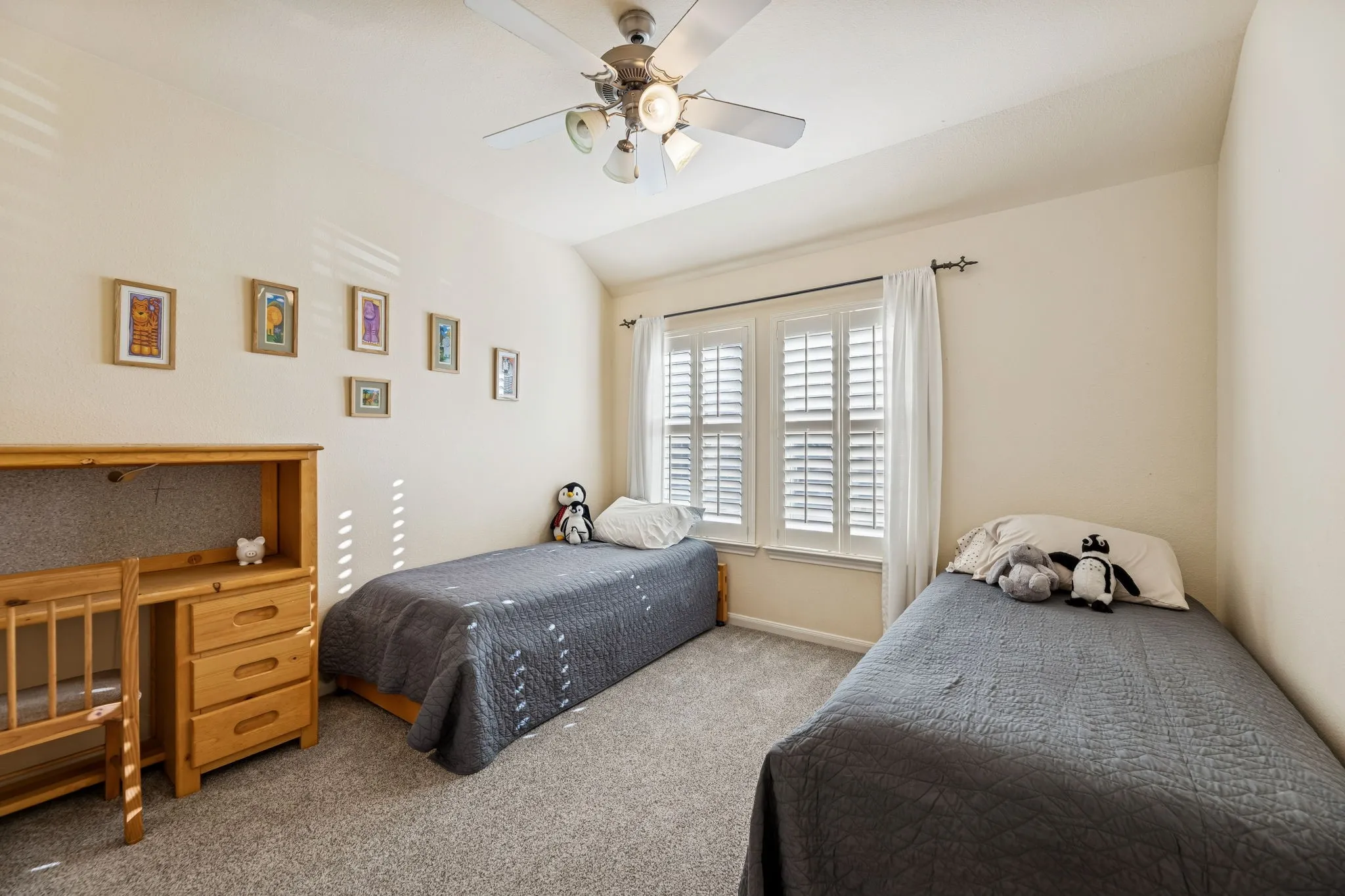 Single Family Residence For Sale in Collin County , 1924 Victoria Circle, Mc Kinney, Texas 75072, 5 Bedroom, 3 Bathroom, 2 Garage spaces, 2,808 Sqft, built in 2002, Preowned, mls#21168732, Real Estate Agent in Mc Kinney, Homes For Sale in Collin county, Homes For Sale in Mc Kinney, Realtor in Mc Kinney Texas, Real Estate Brokerage Independent Realty Texas, Luminita Cordes Realtor