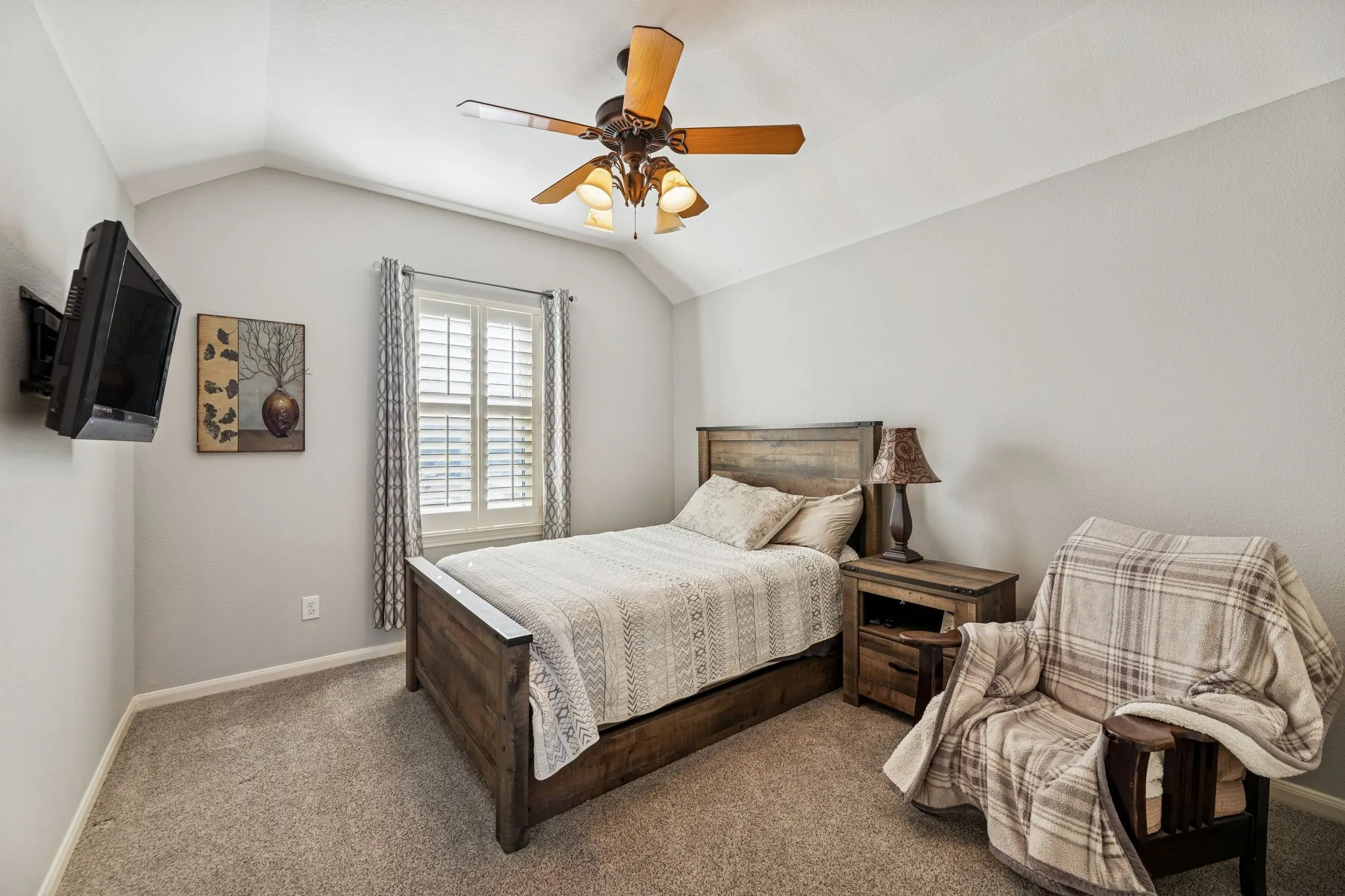 Single Family Residence For Sale in Collin County , 1924 Victoria Circle, Mc Kinney, Texas 75072, 5 Bedroom, 3 Bathroom, 2 Garage spaces, 2,808 Sqft, built in 2002, Preowned, mls#21168732, Real Estate Agent in Mc Kinney, Homes For Sale in Collin county, Homes For Sale in Mc Kinney, Realtor in Mc Kinney Texas, Real Estate Brokerage Independent Realty Texas, Luminita Cordes Realtor