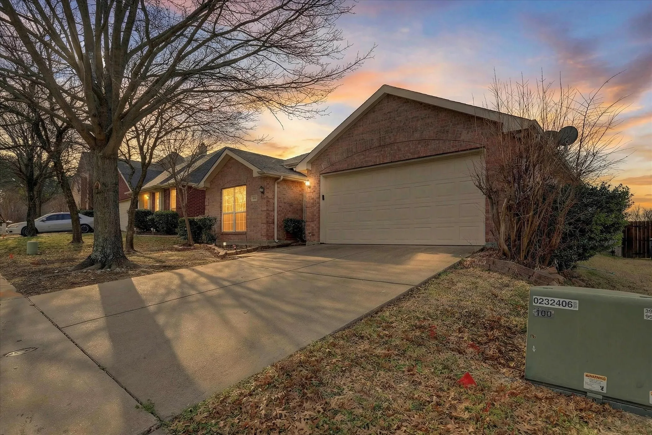 Single Family Residence For Sale in Dallas County , 8417 Romanway Drive, Dallas, Texas 75249, 3 Bedroom, 2 Bathroom, 2 Garage spaces, 1,720 Sqft, built in 2003, mls#21168599, Real Estate Agent in Dallas, Homes For Sale in Dallas county, Homes For Sale in Dallas, Realtor in Dallas Texas, Real Estate Brokerage Independent Realty Texas, Luminita Cordes Realtor