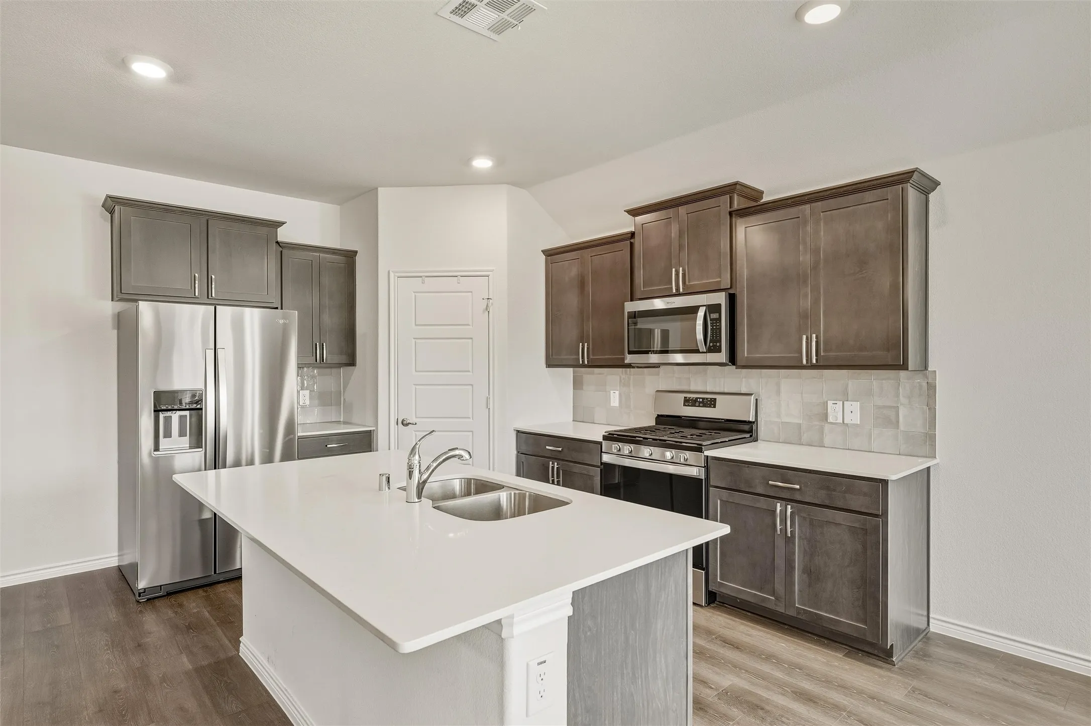 Single Family Residence For Rent in Collin County , 809 Egret Street, Princeton, Texas 75407, 3 Bedrooms, 2 Bathrooms, 2 Garage spaces, 1,653 Sqft, built in 2021, Price $2,200, mls#21169368, Real Estate Agent in Princeton, Homes For Rent in Collin county, Homes For Rent in Princeton, Realtor in Princeton Texas, Real Estate Brokerage Independent Realty Texas, Luminita Cordes Realtor