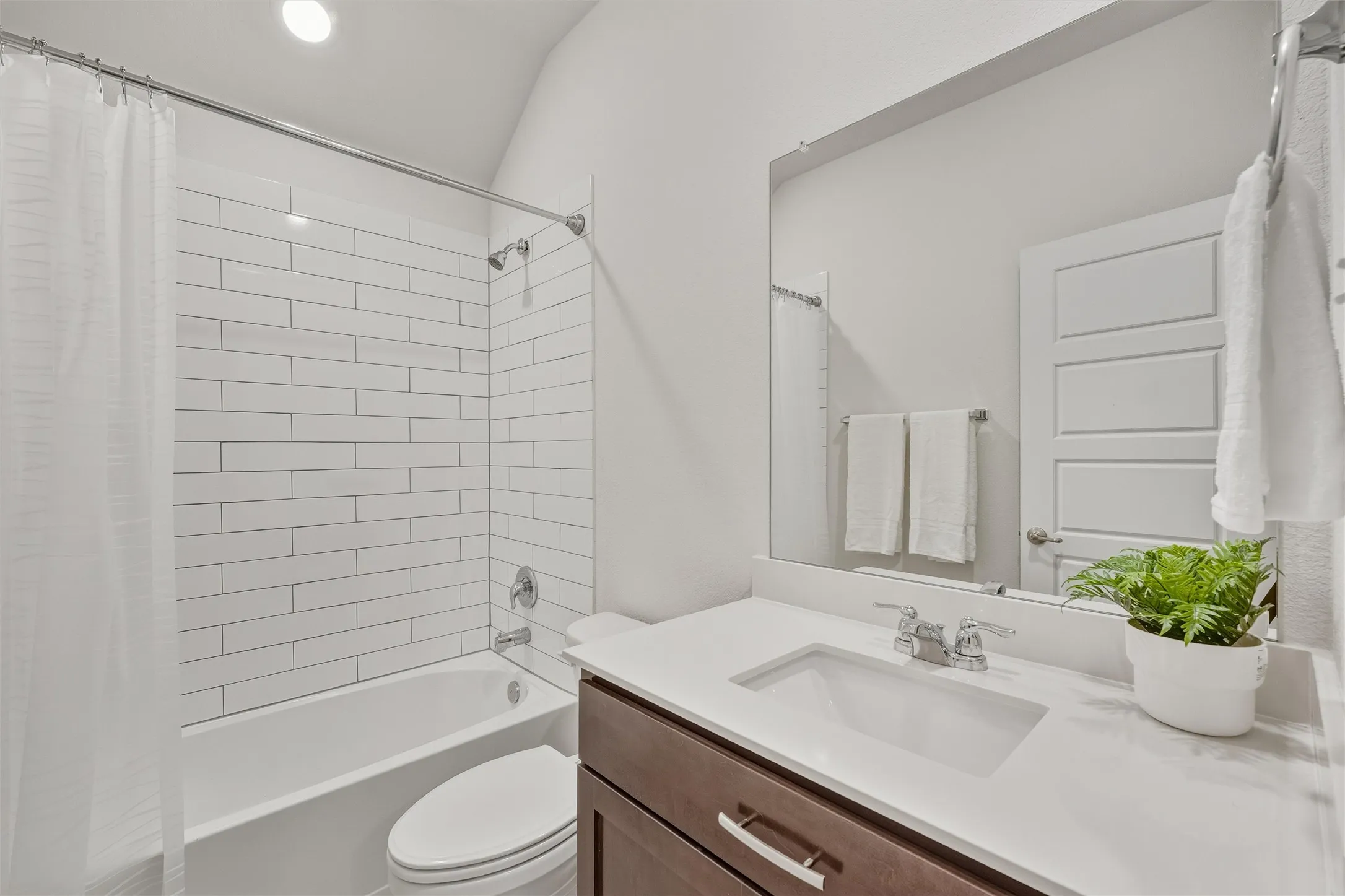 Single Family Residence For Rent in Collin County , 809 Egret Street, Princeton, Texas 75407, 3 Bedrooms, 2 Bathrooms, 2 Garage spaces, 1,653 Sqft, built in 2021, Price $2,200, mls#21169368, Real Estate Agent in Princeton, Homes For Rent in Collin county, Homes For Rent in Princeton, Realtor in Princeton Texas, Real Estate Brokerage Independent Realty Texas, Luminita Cordes Realtor
