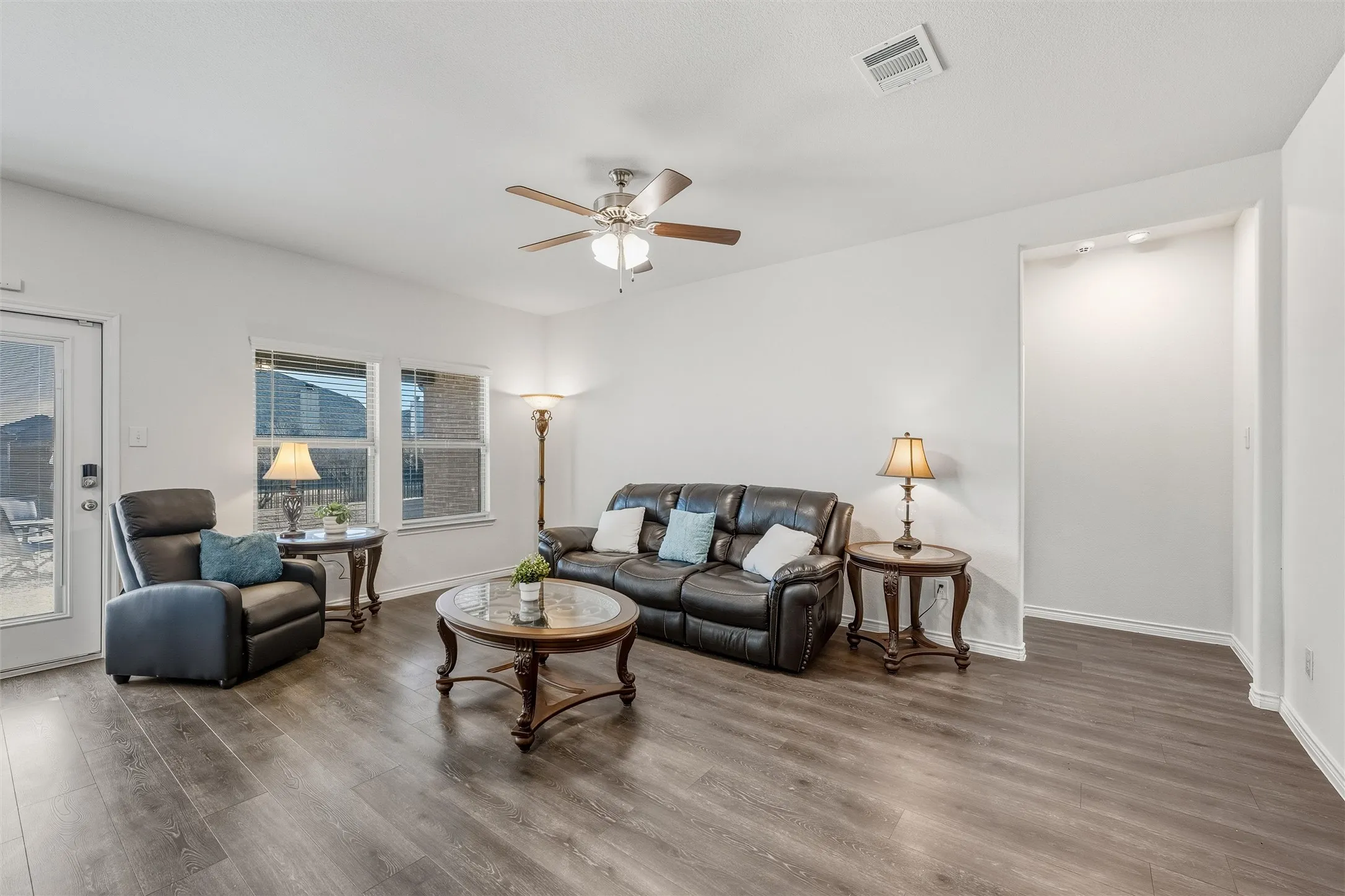 Single Family Residence For Rent in Collin County , 809 Egret Street, Princeton, Texas 75407, 3 Bedrooms, 2 Bathrooms, 2 Garage spaces, 1,653 Sqft, built in 2021, Price $2,200, mls#21169368, Real Estate Agent in Princeton, Homes For Rent in Collin county, Homes For Rent in Princeton, Realtor in Princeton Texas, Real Estate Brokerage Independent Realty Texas, Luminita Cordes Realtor
