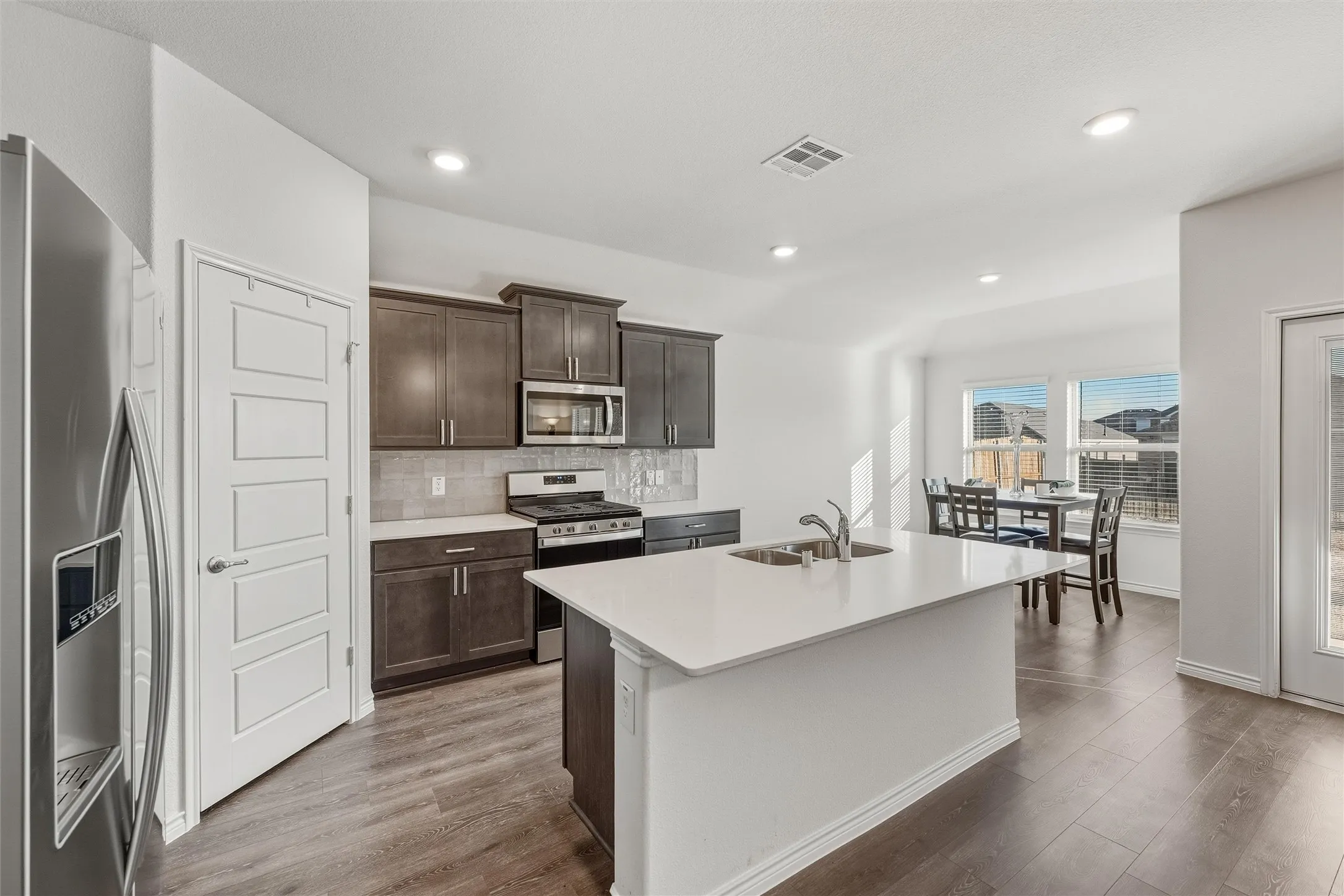 Single Family Residence For Rent in Collin County , 809 Egret Street, Princeton, Texas 75407, 3 Bedrooms, 2 Bathrooms, 2 Garage spaces, 1,653 Sqft, built in 2021, Price $2,200, mls#21169368, Real Estate Agent in Princeton, Homes For Rent in Collin county, Homes For Rent in Princeton, Realtor in Princeton Texas, Real Estate Brokerage Independent Realty Texas, Luminita Cordes Realtor