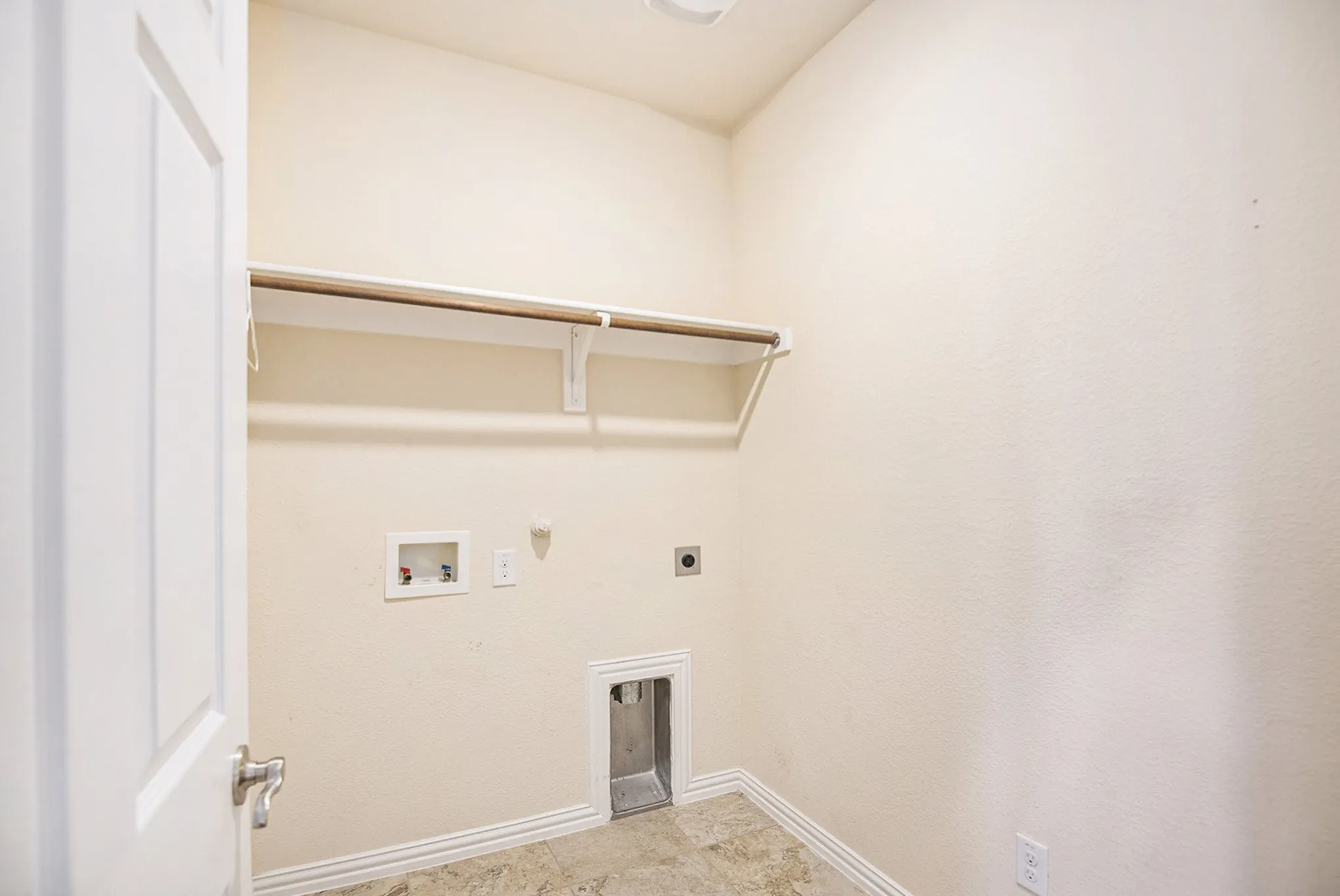 Single Family Residence For Rent in Tarrant County , 9801 Yellow Cup Drive, Fort Worth, Texas 76177, 5 Bedrooms, 4 Bathrooms, 2 Garage spaces, 4,011 Sqft, built in 2016, Preowned, Price $3,675, mls#21169154, Real Estate Agent in Fort Worth, Homes For Rent in Tarrant county, Homes For Rent in Fort Worth, Realtor in Fort Worth Texas, Real Estate Brokerage Independent Realty Texas, Luminita Cordes Realtor