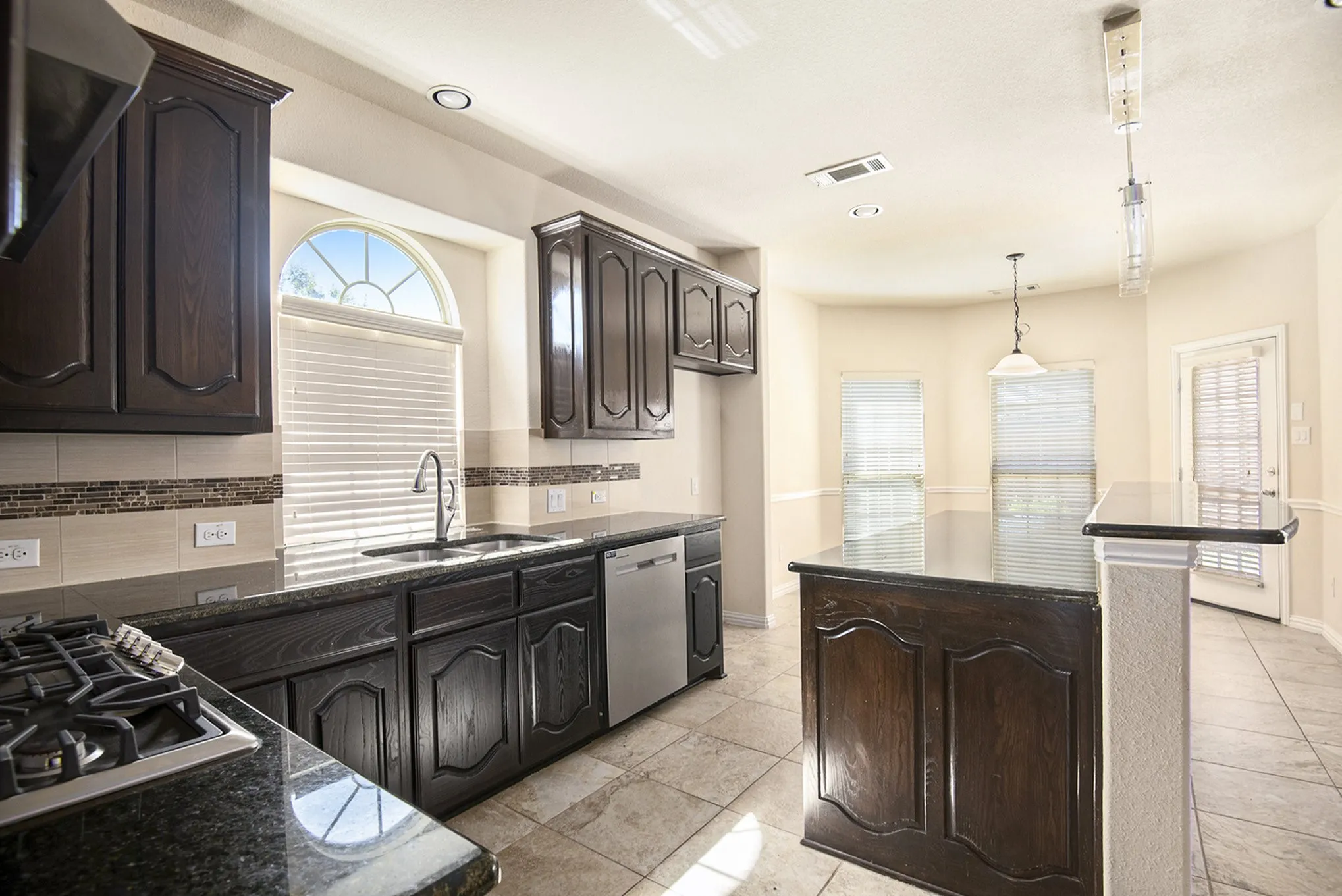 Single Family Residence For Rent in Tarrant County , 9801 Yellow Cup Drive, Fort Worth, Texas 76177, 5 Bedrooms, 4 Bathrooms, 2 Garage spaces, 4,011 Sqft, built in 2016, Preowned, Price $3,675, mls#21169154, Real Estate Agent in Fort Worth, Homes For Rent in Tarrant county, Homes For Rent in Fort Worth, Realtor in Fort Worth Texas, Real Estate Brokerage Independent Realty Texas, Luminita Cordes Realtor