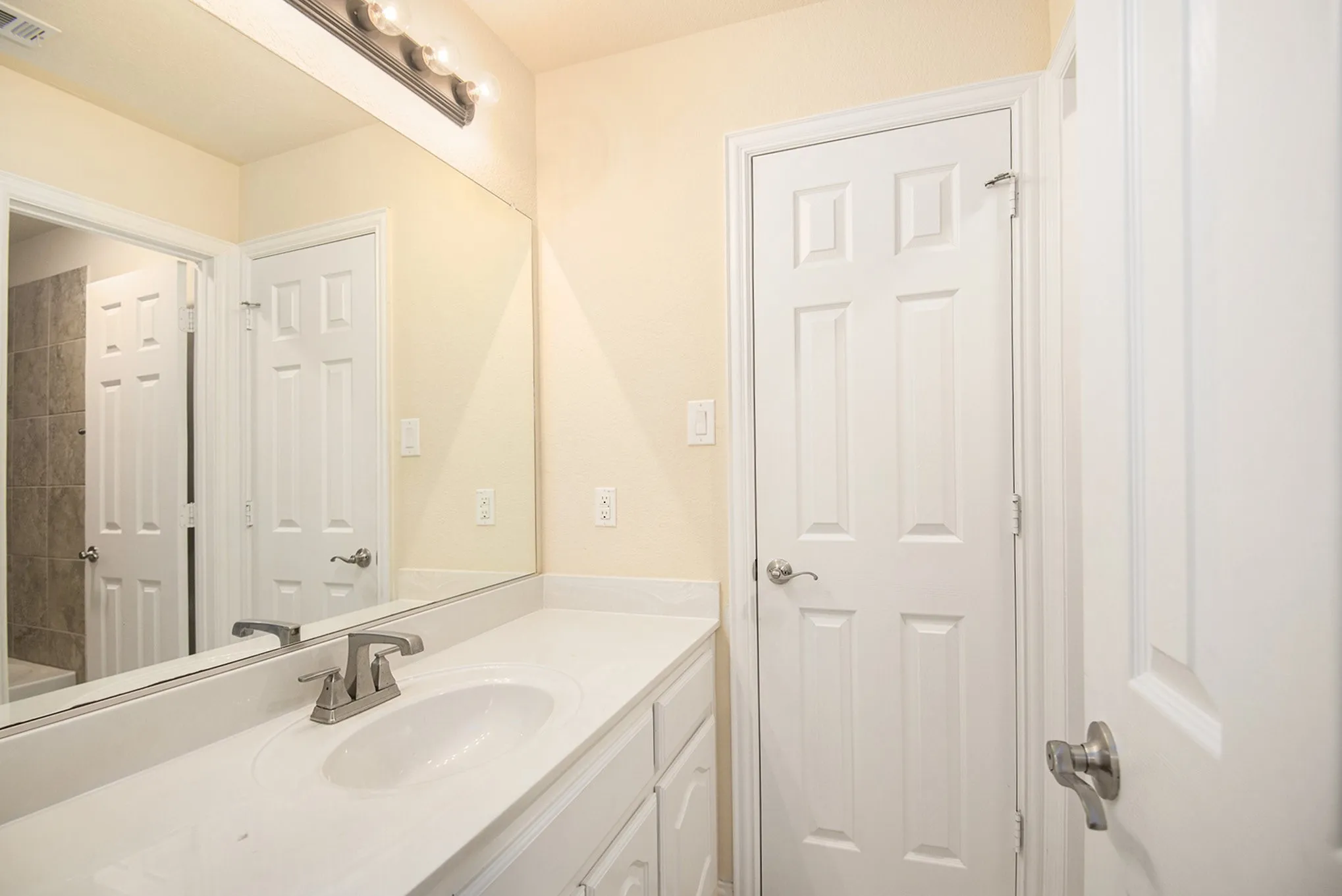 Single Family Residence For Rent in Tarrant County , 9801 Yellow Cup Drive, Fort Worth, Texas 76177, 5 Bedrooms, 4 Bathrooms, 2 Garage spaces, 4,011 Sqft, built in 2016, Preowned, Price $3,675, mls#21169154, Real Estate Agent in Fort Worth, Homes For Rent in Tarrant county, Homes For Rent in Fort Worth, Realtor in Fort Worth Texas, Real Estate Brokerage Independent Realty Texas, Luminita Cordes Realtor