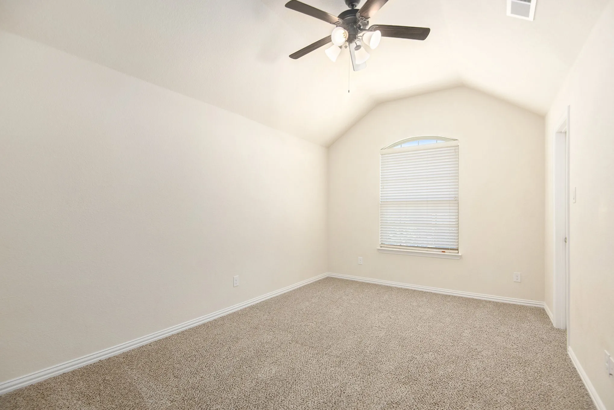 Single Family Residence For Rent in Tarrant County , 9801 Yellow Cup Drive, Fort Worth, Texas 76177, 5 Bedrooms, 4 Bathrooms, 2 Garage spaces, 4,011 Sqft, built in 2016, Preowned, Price $3,675, mls#21169154, Real Estate Agent in Fort Worth, Homes For Rent in Tarrant county, Homes For Rent in Fort Worth, Realtor in Fort Worth Texas, Real Estate Brokerage Independent Realty Texas, Luminita Cordes Realtor