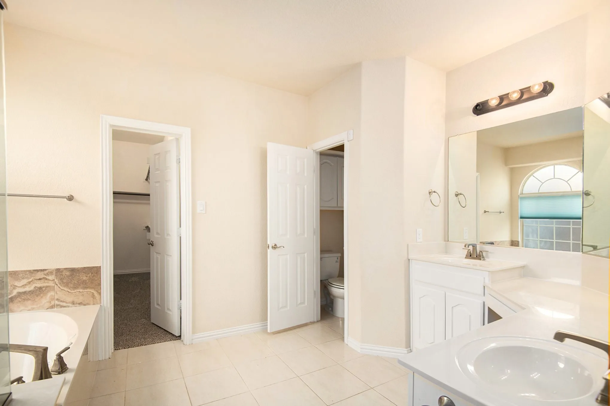 Single Family Residence For Rent in Tarrant County , 9801 Yellow Cup Drive, Fort Worth, Texas 76177, 5 Bedrooms, 4 Bathrooms, 2 Garage spaces, 4,011 Sqft, built in 2016, Preowned, Price $3,675, mls#21169154, Real Estate Agent in Fort Worth, Homes For Rent in Tarrant county, Homes For Rent in Fort Worth, Realtor in Fort Worth Texas, Real Estate Brokerage Independent Realty Texas, Luminita Cordes Realtor