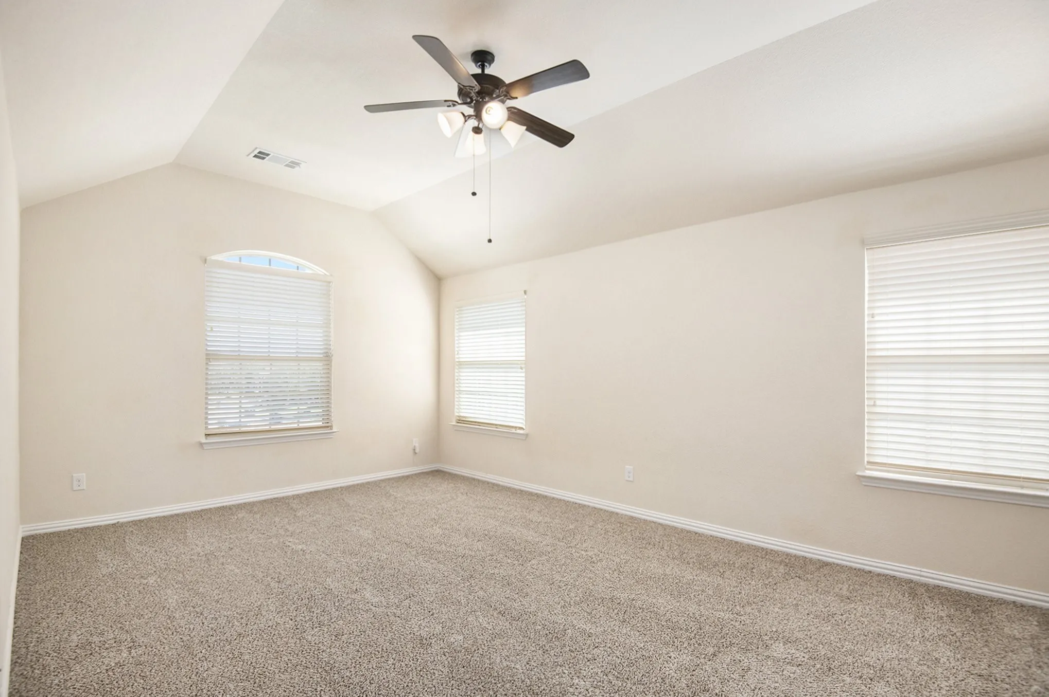 Single Family Residence For Rent in Tarrant County , 9801 Yellow Cup Drive, Fort Worth, Texas 76177, 5 Bedrooms, 4 Bathrooms, 2 Garage spaces, 4,011 Sqft, built in 2016, Preowned, Price $3,675, mls#21169154, Real Estate Agent in Fort Worth, Homes For Rent in Tarrant county, Homes For Rent in Fort Worth, Realtor in Fort Worth Texas, Real Estate Brokerage Independent Realty Texas, Luminita Cordes Realtor