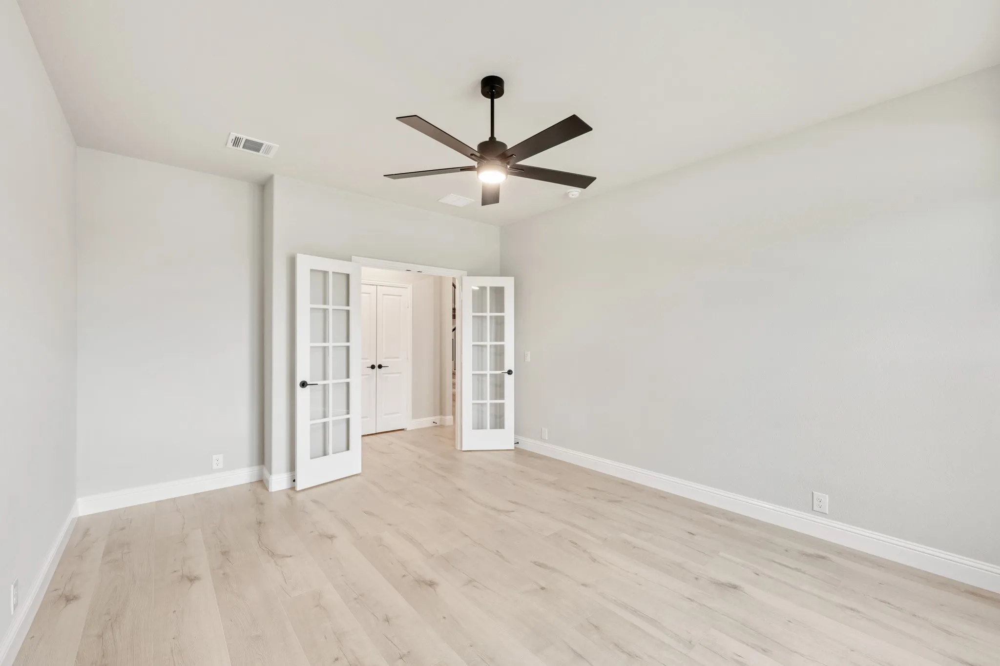 Single Family Residence For Sale in Kaufman County , 2712 Railway Street, Forney, Texas 75126, 4 Bedroom, 4 Bathroom, 3 Garage spaces, 3,360 Sqft, built in 2026, New Construction - Incomplete, mls#21169146, Real Estate Agent in Forney, Homes For Sale in Kaufman county, Homes For Sale in Forney, Realtor in Forney Texas, Real Estate Brokerage Independent Realty Texas, Luminita Cordes Realtor
