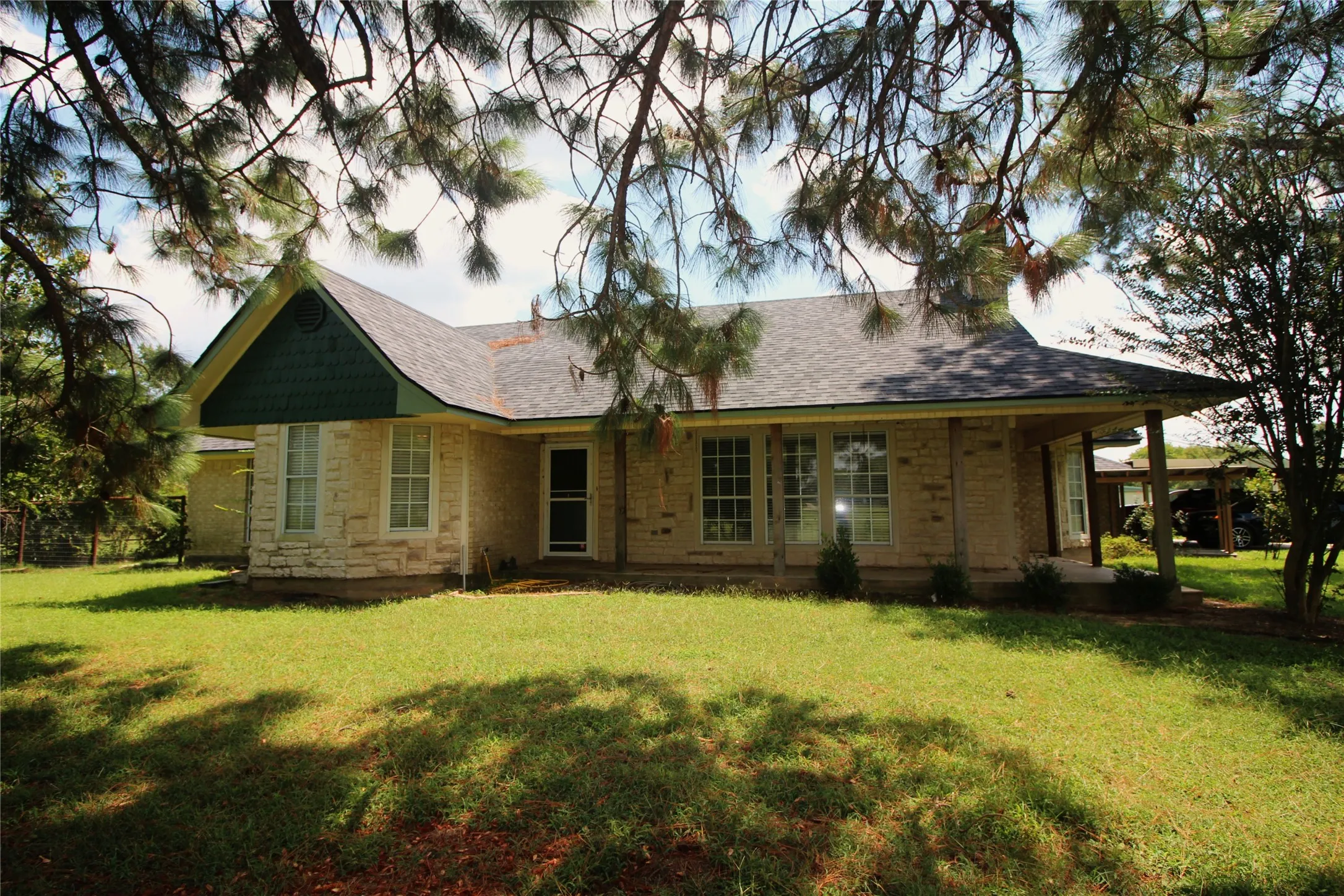 Single Family Residence For Sale in Van Zandt County , 446 Vz County Road 4108, Canton, Texas 75103, 3 Bedroom, 2 Bathroom, 2 Garage spaces, 2,108 Sqft, built in 1991, Preowned, mls#21168665, Real Estate Agent in Canton, Homes For Sale in Van Zandt county, Homes For Sale in Canton, Realtor in Canton Texas, Real Estate Brokerage Independent Realty Texas, Luminita Cordes Realtor