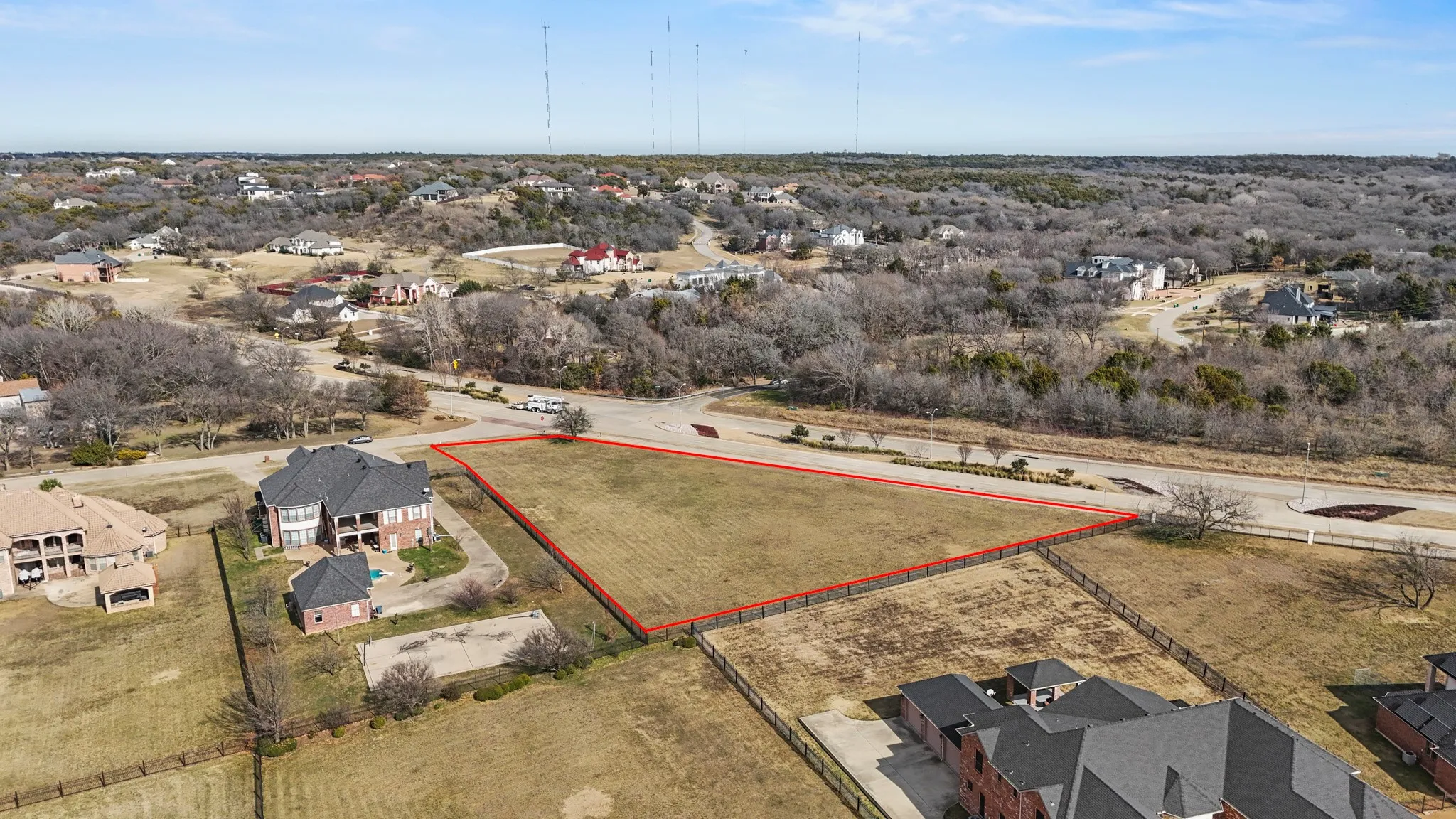 Aerial view of residential area featuring property parcel outlined
