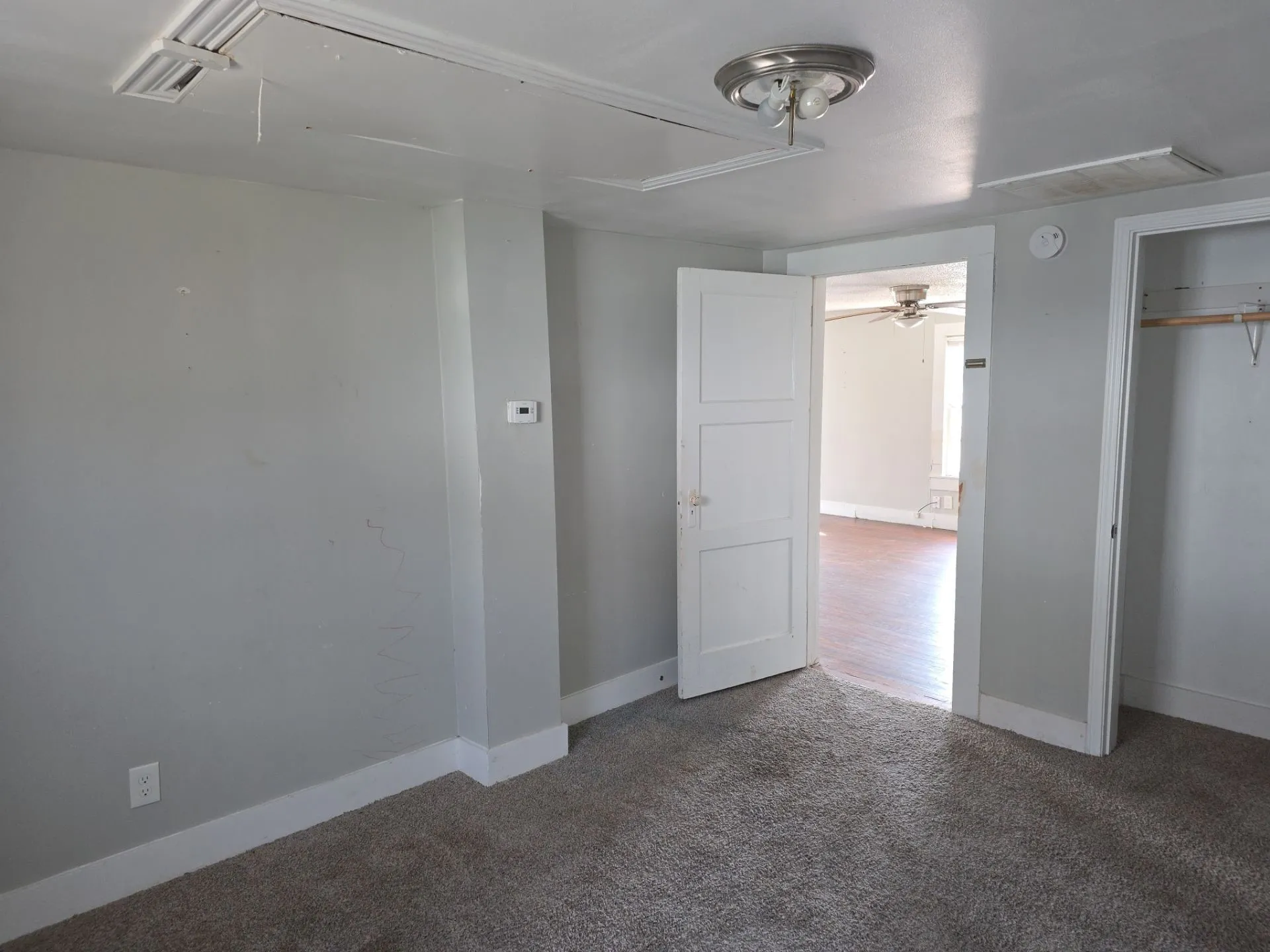 Single Family Residence For Sale in Kaufman County , 402 W 4th Street 1, Kaufman, Texas 75142, 3 Bedroom, 2 Bathroom, Garage spaces, 1,234 Sqft, built in 1930, mls#21169816, Real Estate Agent in Kaufman, Homes For Sale in Kaufman county, Homes For Sale in Kaufman, Realtor in Kaufman Texas, Real Estate Brokerage Independent Realty Texas, Luminita Cordes Realtor