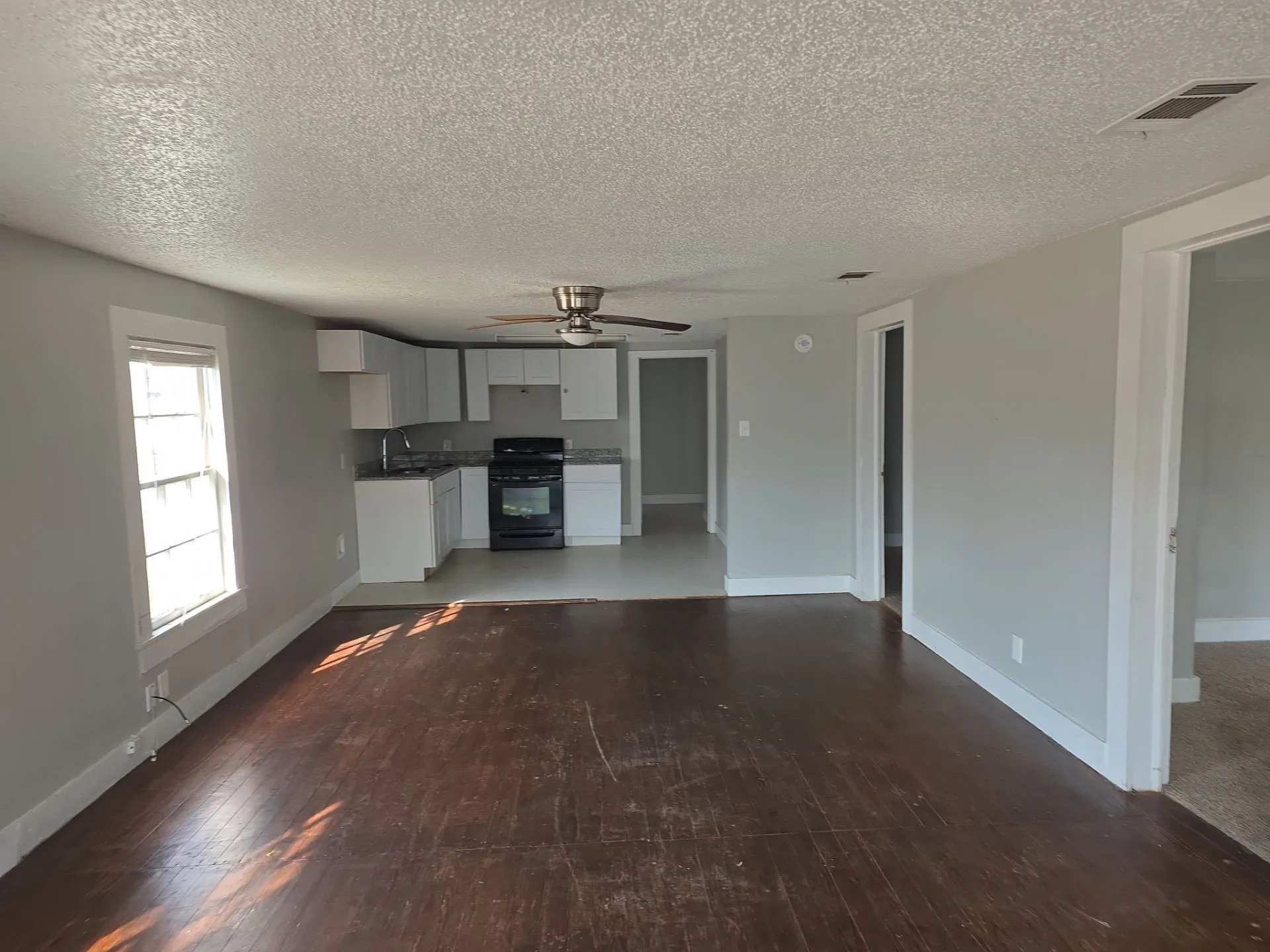 Single Family Residence For Sale in Kaufman County , 402 W 4th Street 1, Kaufman, Texas 75142, 3 Bedroom, 2 Bathroom, Garage spaces, 1,234 Sqft, built in 1930, mls#21169816, Real Estate Agent in Kaufman, Homes For Sale in Kaufman county, Homes For Sale in Kaufman, Realtor in Kaufman Texas, Real Estate Brokerage Independent Realty Texas, Luminita Cordes Realtor
