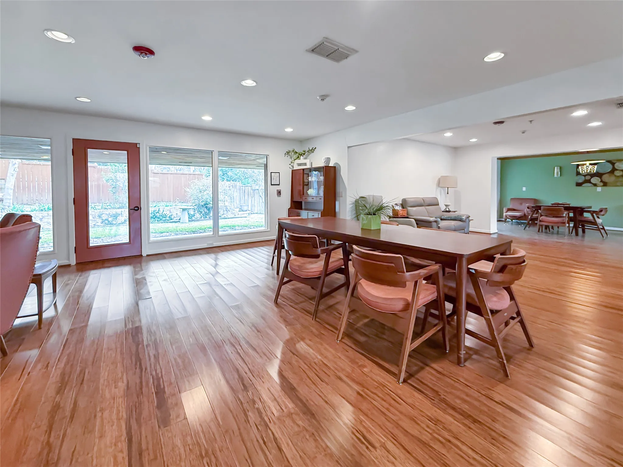 Single Family Residence For Sale in Dallas County , 921 9th Street, Grand Prairie, Texas 75050, 6 Bedroom, 5 Bathroom, Garage spaces, 4,151 Sqft, built in 1956, Preowned, mls#21169781, Real Estate Agent in Grand Prairie, Homes For Sale in Dallas county, Homes For Sale in Grand Prairie, Realtor in Grand Prairie Texas, Real Estate Brokerage Independent Realty Texas, Luminita Cordes Realtor