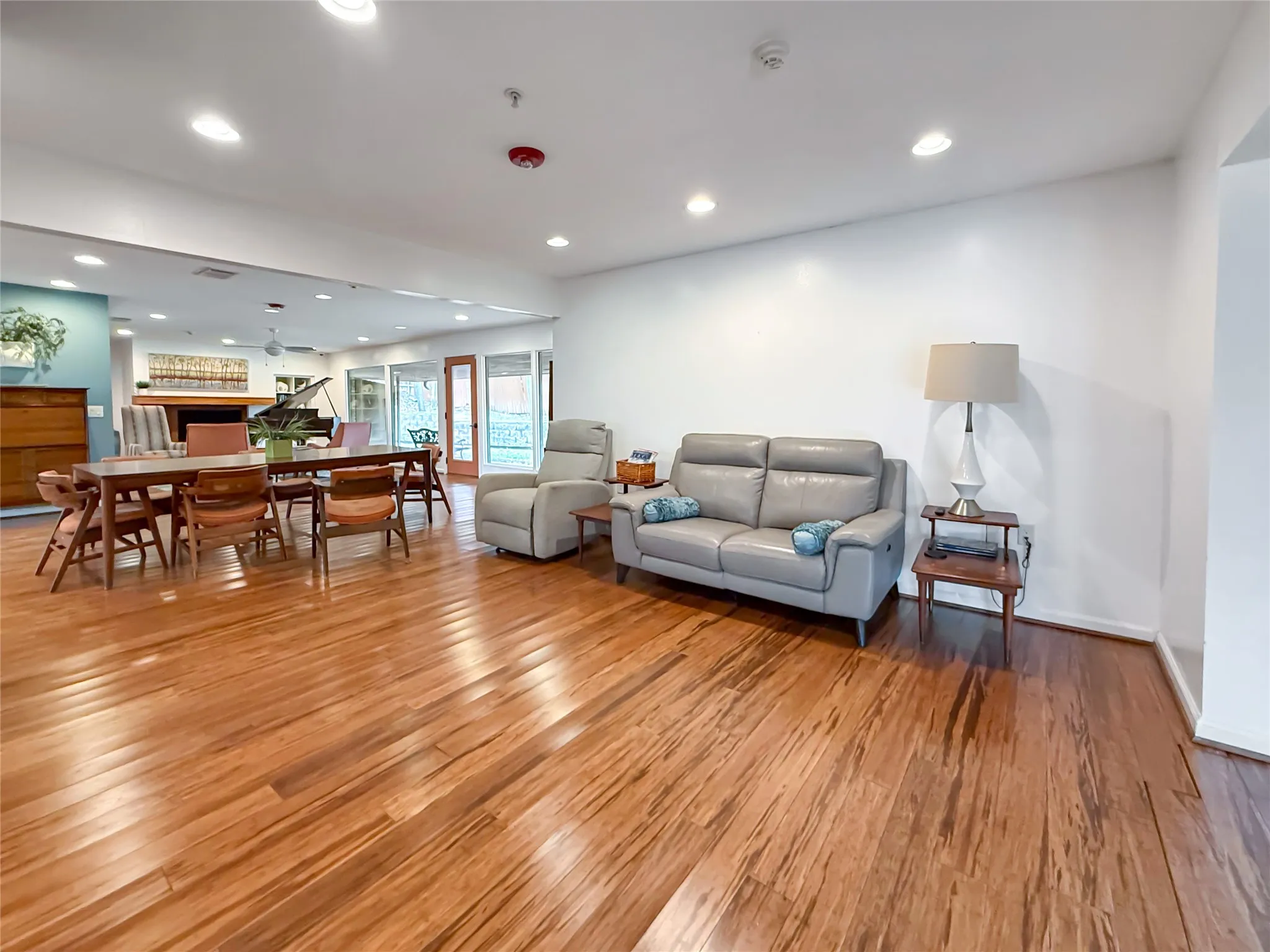 Single Family Residence For Sale in Dallas County , 921 9th Street, Grand Prairie, Texas 75050, 6 Bedroom, 5 Bathroom, Garage spaces, 4,151 Sqft, built in 1956, Preowned, mls#21169781, Real Estate Agent in Grand Prairie, Homes For Sale in Dallas county, Homes For Sale in Grand Prairie, Realtor in Grand Prairie Texas, Real Estate Brokerage Independent Realty Texas, Luminita Cordes Realtor