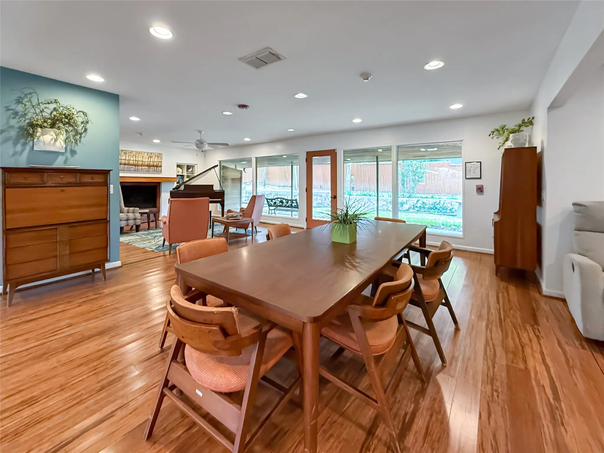 Single Family Residence For Sale in Dallas County , 921 9th Street, Grand Prairie, Texas 75050, 6 Bedroom, 5 Bathroom, Garage spaces, 4,151 Sqft, built in 1956, Preowned, mls#21169781, Real Estate Agent in Grand Prairie, Homes For Sale in Dallas county, Homes For Sale in Grand Prairie, Realtor in Grand Prairie Texas, Real Estate Brokerage Independent Realty Texas, Luminita Cordes Realtor