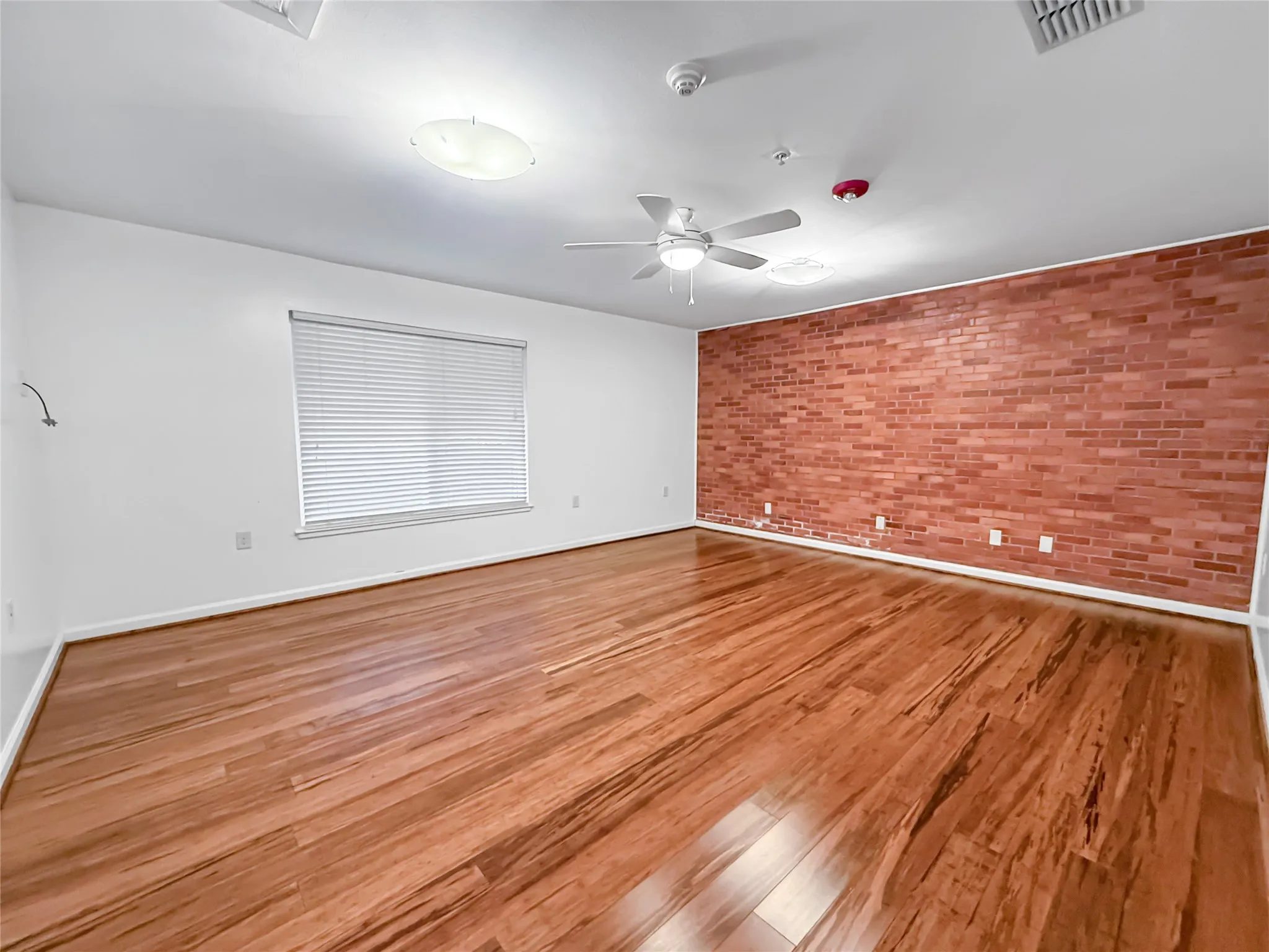 Single Family Residence For Sale in Dallas County , 921 9th Street, Grand Prairie, Texas 75050, 6 Bedroom, 5 Bathroom, Garage spaces, 4,151 Sqft, built in 1956, Preowned, mls#21169781, Real Estate Agent in Grand Prairie, Homes For Sale in Dallas county, Homes For Sale in Grand Prairie, Realtor in Grand Prairie Texas, Real Estate Brokerage Independent Realty Texas, Luminita Cordes Realtor