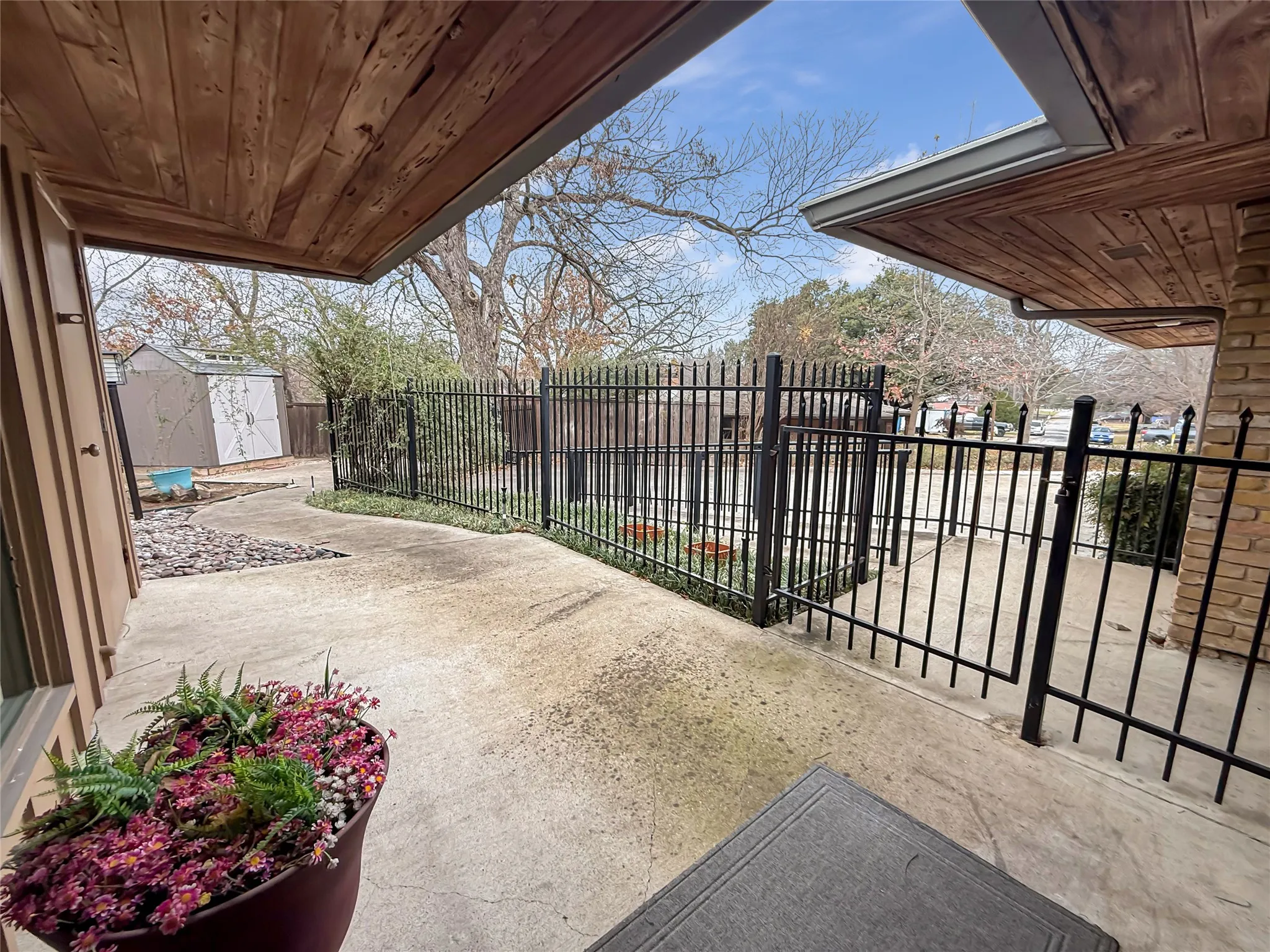 Single Family Residence For Sale in Dallas County , 921 9th Street, Grand Prairie, Texas 75050, 6 Bedroom, 5 Bathroom, Garage spaces, 4,151 Sqft, built in 1956, Preowned, mls#21169781, Real Estate Agent in Grand Prairie, Homes For Sale in Dallas county, Homes For Sale in Grand Prairie, Realtor in Grand Prairie Texas, Real Estate Brokerage Independent Realty Texas, Luminita Cordes Realtor