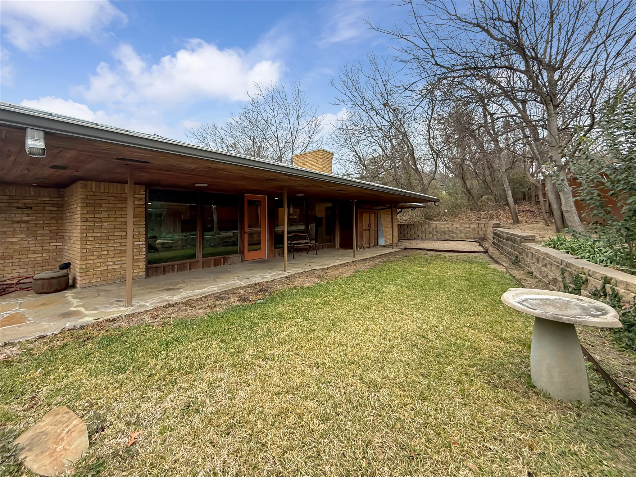 Single Family Residence For Sale in Dallas County , 921 9th Street, Grand Prairie, Texas 75050, 6 Bedroom, 5 Bathroom, Garage spaces, 4,151 Sqft, built in 1956, Preowned, mls#21169781, Real Estate Agent in Grand Prairie, Homes For Sale in Dallas county, Homes For Sale in Grand Prairie, Realtor in Grand Prairie Texas, Real Estate Brokerage Independent Realty Texas, Luminita Cordes Realtor