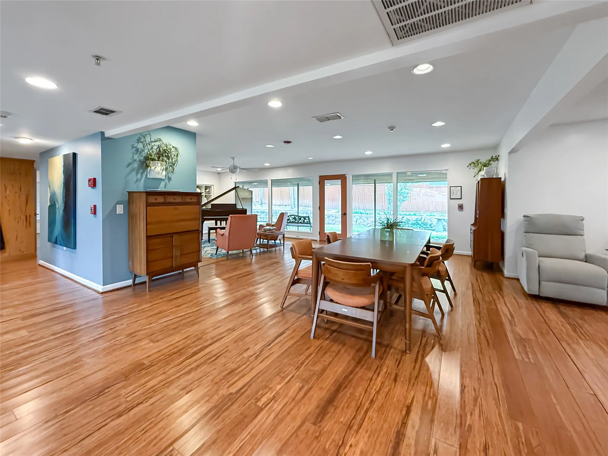 Single Family Residence For Sale in Dallas County , 921 9th Street, Grand Prairie, Texas 75050, 6 Bedroom, 5 Bathroom, Garage spaces, 4,151 Sqft, built in 1956, Preowned, mls#21169781, Real Estate Agent in Grand Prairie, Homes For Sale in Dallas county, Homes For Sale in Grand Prairie, Realtor in Grand Prairie Texas, Real Estate Brokerage Independent Realty Texas, Luminita Cordes Realtor