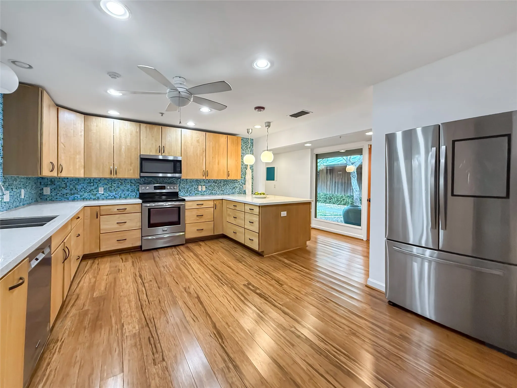 Single Family Residence For Sale in Dallas County , 921 9th Street, Grand Prairie, Texas 75050, 6 Bedroom, 5 Bathroom, Garage spaces, 4,151 Sqft, built in 1956, Preowned, mls#21169781, Real Estate Agent in Grand Prairie, Homes For Sale in Dallas county, Homes For Sale in Grand Prairie, Realtor in Grand Prairie Texas, Real Estate Brokerage Independent Realty Texas, Luminita Cordes Realtor