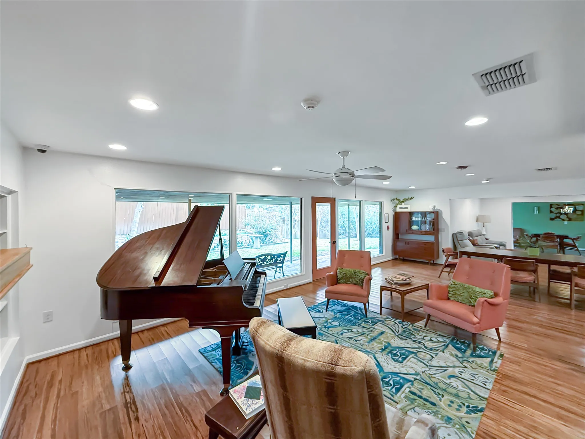 Single Family Residence For Sale in Dallas County , 921 9th Street, Grand Prairie, Texas 75050, 6 Bedroom, 5 Bathroom, Garage spaces, 4,151 Sqft, built in 1956, Preowned, mls#21169781, Real Estate Agent in Grand Prairie, Homes For Sale in Dallas county, Homes For Sale in Grand Prairie, Realtor in Grand Prairie Texas, Real Estate Brokerage Independent Realty Texas, Luminita Cordes Realtor