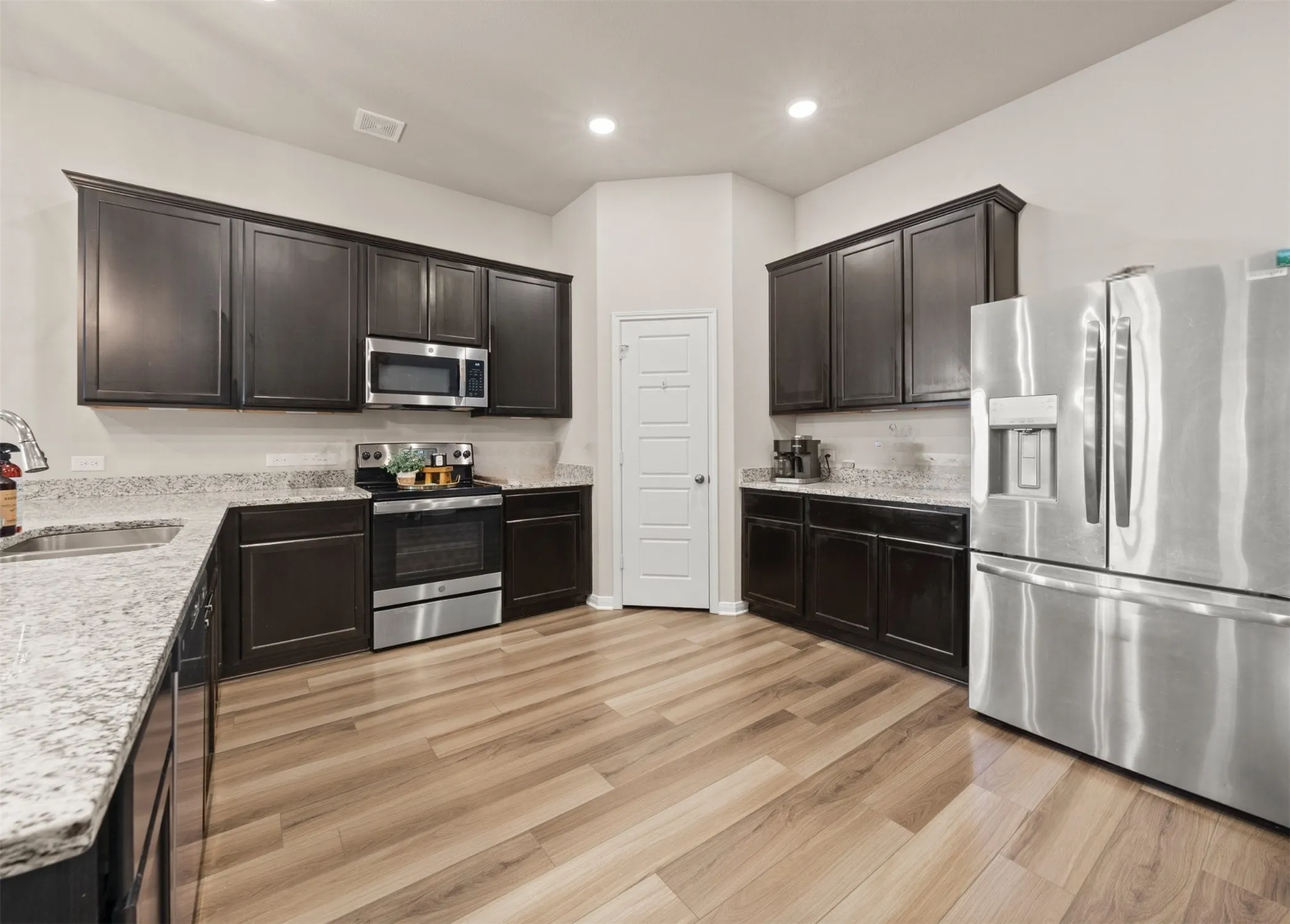 Single Family Residence For Sale in Mc Lennan County , 4032 Centerfire Road, Waco, Texas 76705, 4 Bedroom, 3 Bathroom, 2 Garage spaces, 2,113 Sqft, built in 2023, Preowned, mls#21169713, Real Estate Agent in Waco, Homes For Sale in Mc Lennan county, Homes For Sale in Waco, Realtor in Waco Texas, Real Estate Brokerage Independent Realty Texas, Luminita Cordes Realtor