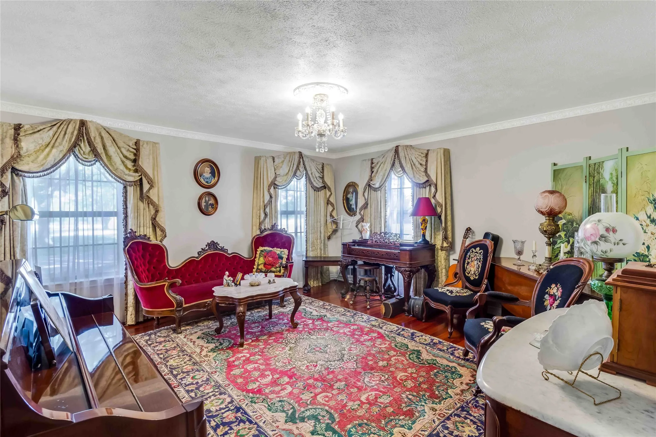 Single Family Residence For Sale in Collin County , 216 Mcmillen Road, Lucas, Texas 75002, 4 Bedroom, 3 Bathroom, 2 Garage spaces, 3,653 Sqft, built in 1973, Preowned, mls#21169808, Real Estate Agent in Lucas, Homes For Sale in Collin county, Homes For Sale in Lucas, Realtor in Lucas Texas, Real Estate Brokerage Independent Realty Texas, Luminita Cordes Realtor