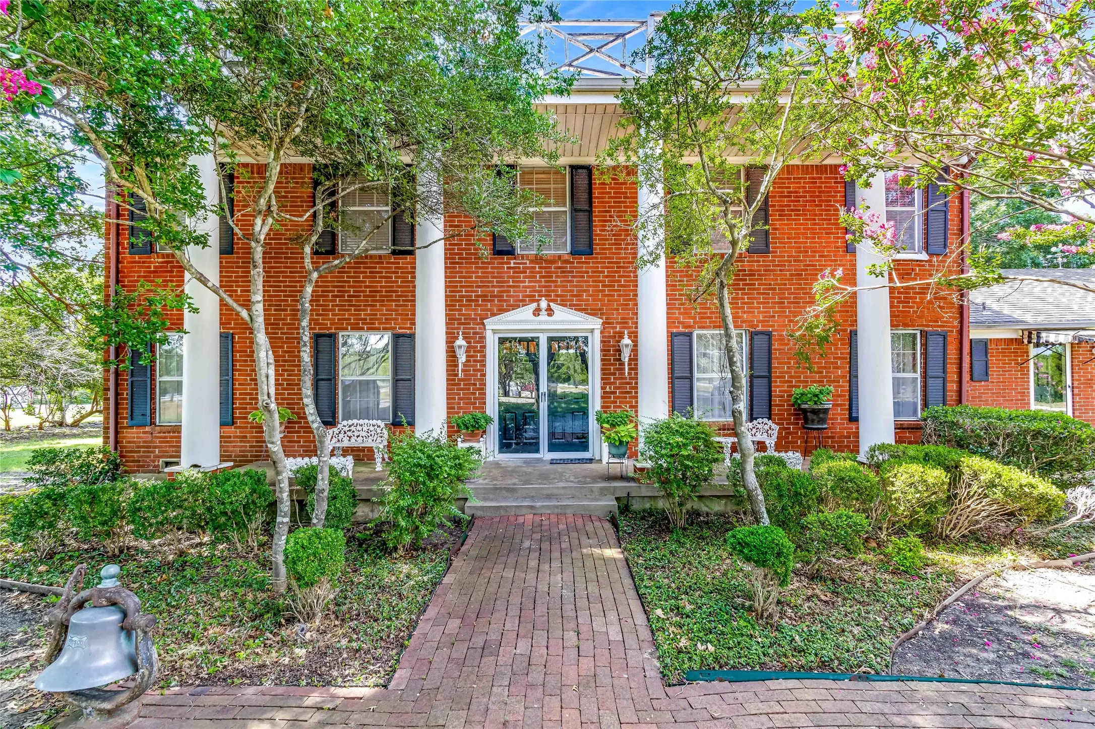 Single Family Residence For Sale in Collin County , 216 Mcmillen Road, Lucas, Texas 75002, 4 Bedroom, 3 Bathroom, 2 Garage spaces, 3,653 Sqft, built in 1973, Preowned, mls#21169808, Real Estate Agent in Lucas, Homes For Sale in Collin county, Homes For Sale in Lucas, Realtor in Lucas Texas, Real Estate Brokerage Independent Realty Texas, Luminita Cordes Realtor