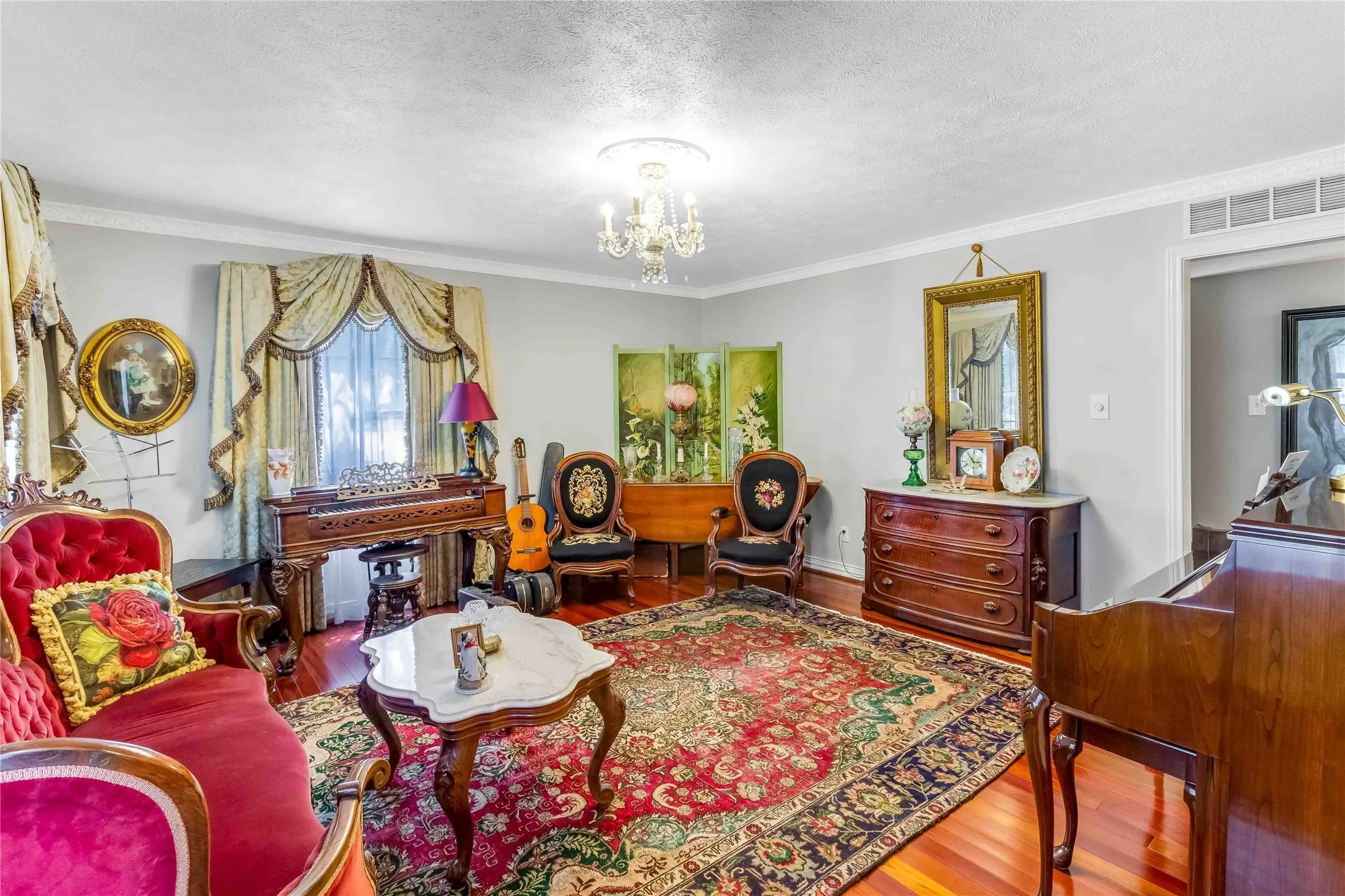 Single Family Residence For Sale in Collin County , 216 Mcmillen Road, Lucas, Texas 75002, 4 Bedroom, 3 Bathroom, 2 Garage spaces, 3,653 Sqft, built in 1973, Preowned, mls#21169808, Real Estate Agent in Lucas, Homes For Sale in Collin county, Homes For Sale in Lucas, Realtor in Lucas Texas, Real Estate Brokerage Independent Realty Texas, Luminita Cordes Realtor