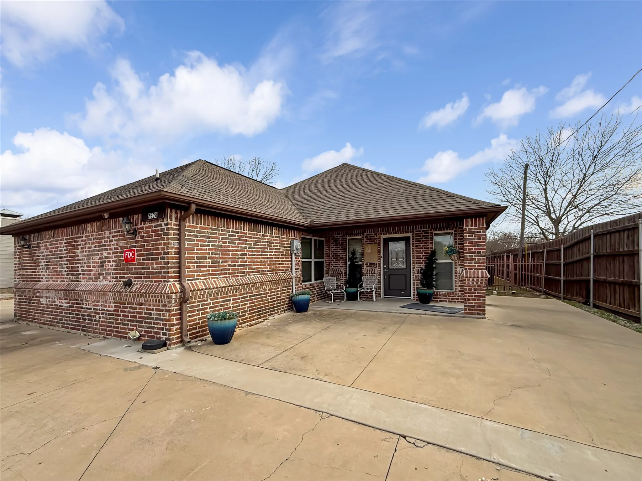 Single Family Residence For Sale in Grayson County , 2508 W Crawford Street, Denison, Texas 75020, 10 Bedroom, 8 Bathroom, Garage spaces, 3,875 Sqft, built in 2017, Preowned, mls#21169308, Real Estate Agent in Denison, Homes For Sale in Grayson county, Homes For Sale in Denison, Realtor in Denison Texas, Real Estate Brokerage Independent Realty Texas, Luminita Cordes Realtor