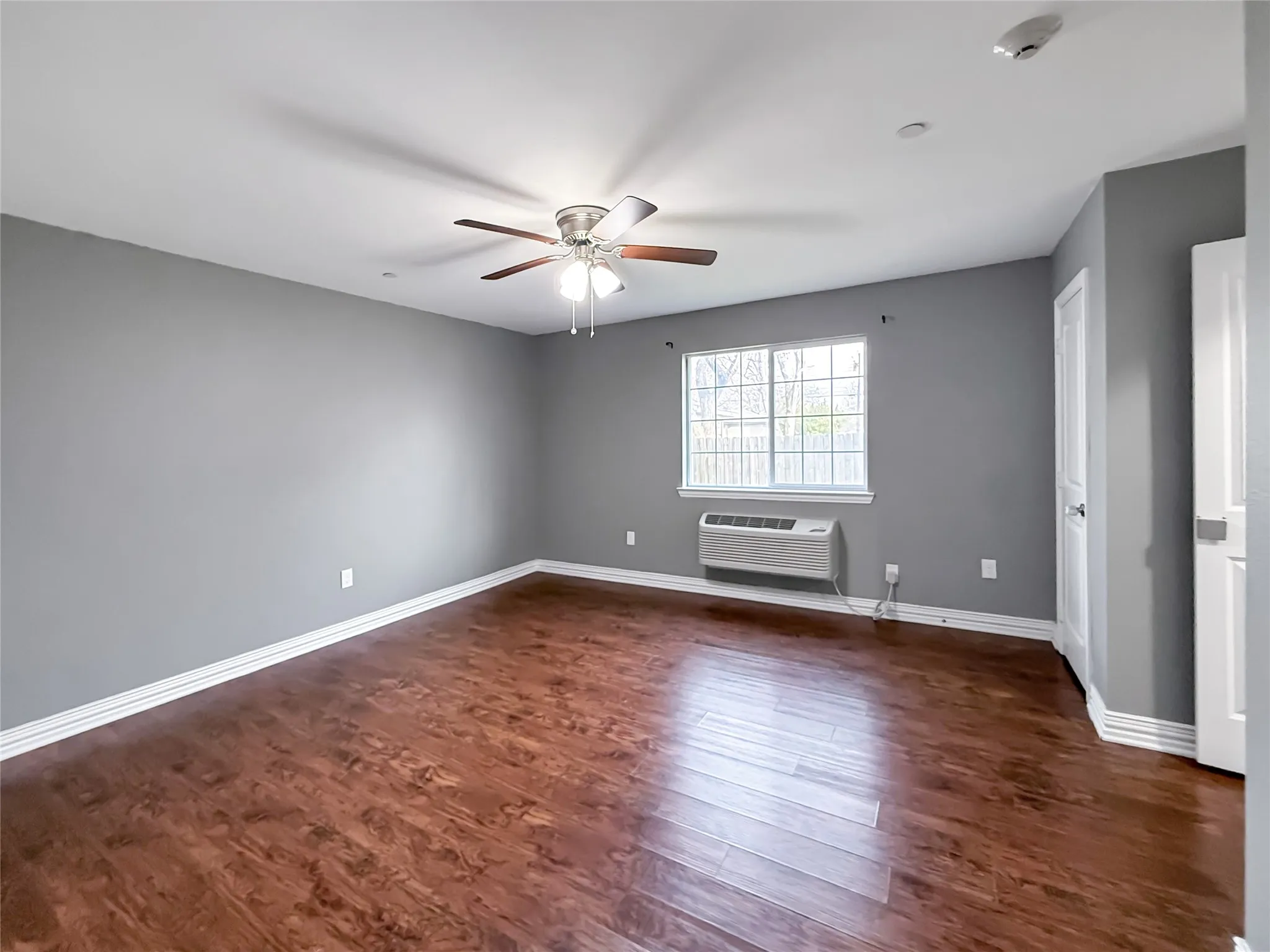 Single Family Residence For Sale in Grayson County , 2508 W Crawford Street, Denison, Texas 75020, 10 Bedroom, 8 Bathroom, Garage spaces, 3,875 Sqft, built in 2017, Preowned, mls#21169308, Real Estate Agent in Denison, Homes For Sale in Grayson county, Homes For Sale in Denison, Realtor in Denison Texas, Real Estate Brokerage Independent Realty Texas, Luminita Cordes Realtor