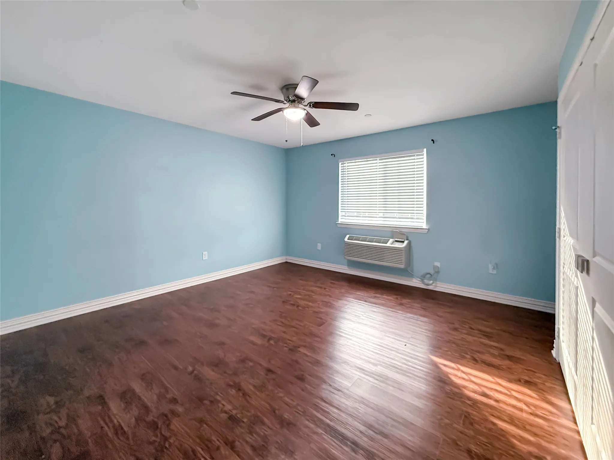 Single Family Residence For Sale in Grayson County , 2508 W Crawford Street, Denison, Texas 75020, 10 Bedroom, 8 Bathroom, Garage spaces, 3,875 Sqft, built in 2017, Preowned, mls#21169308, Real Estate Agent in Denison, Homes For Sale in Grayson county, Homes For Sale in Denison, Realtor in Denison Texas, Real Estate Brokerage Independent Realty Texas, Luminita Cordes Realtor