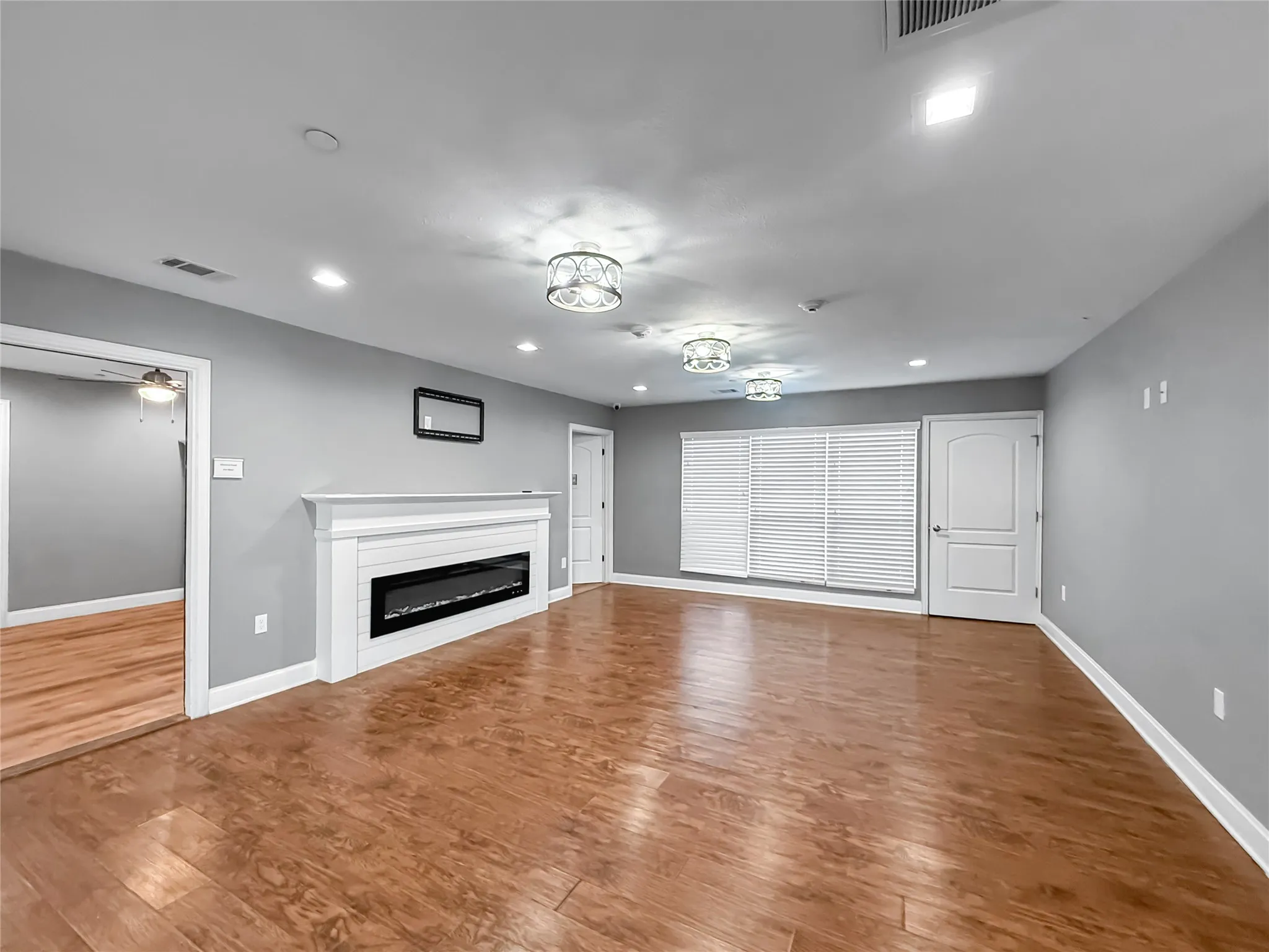 Single Family Residence For Sale in Grayson County , 2508 W Crawford Street, Denison, Texas 75020, 10 Bedroom, 8 Bathroom, Garage spaces, 3,875 Sqft, built in 2017, Preowned, mls#21169308, Real Estate Agent in Denison, Homes For Sale in Grayson county, Homes For Sale in Denison, Realtor in Denison Texas, Real Estate Brokerage Independent Realty Texas, Luminita Cordes Realtor