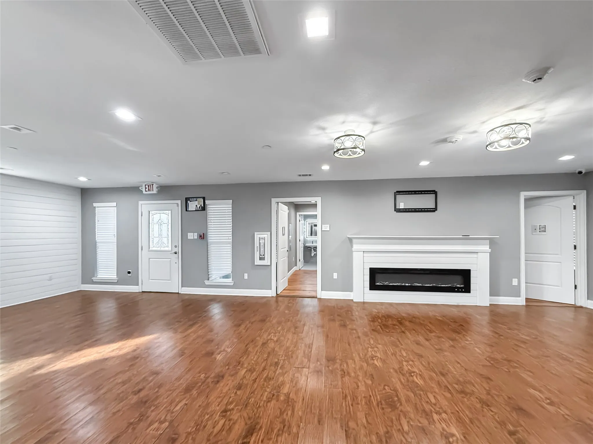Single Family Residence For Sale in Grayson County , 2508 W Crawford Street, Denison, Texas 75020, 10 Bedroom, 8 Bathroom, Garage spaces, 3,875 Sqft, built in 2017, Preowned, mls#21169308, Real Estate Agent in Denison, Homes For Sale in Grayson county, Homes For Sale in Denison, Realtor in Denison Texas, Real Estate Brokerage Independent Realty Texas, Luminita Cordes Realtor