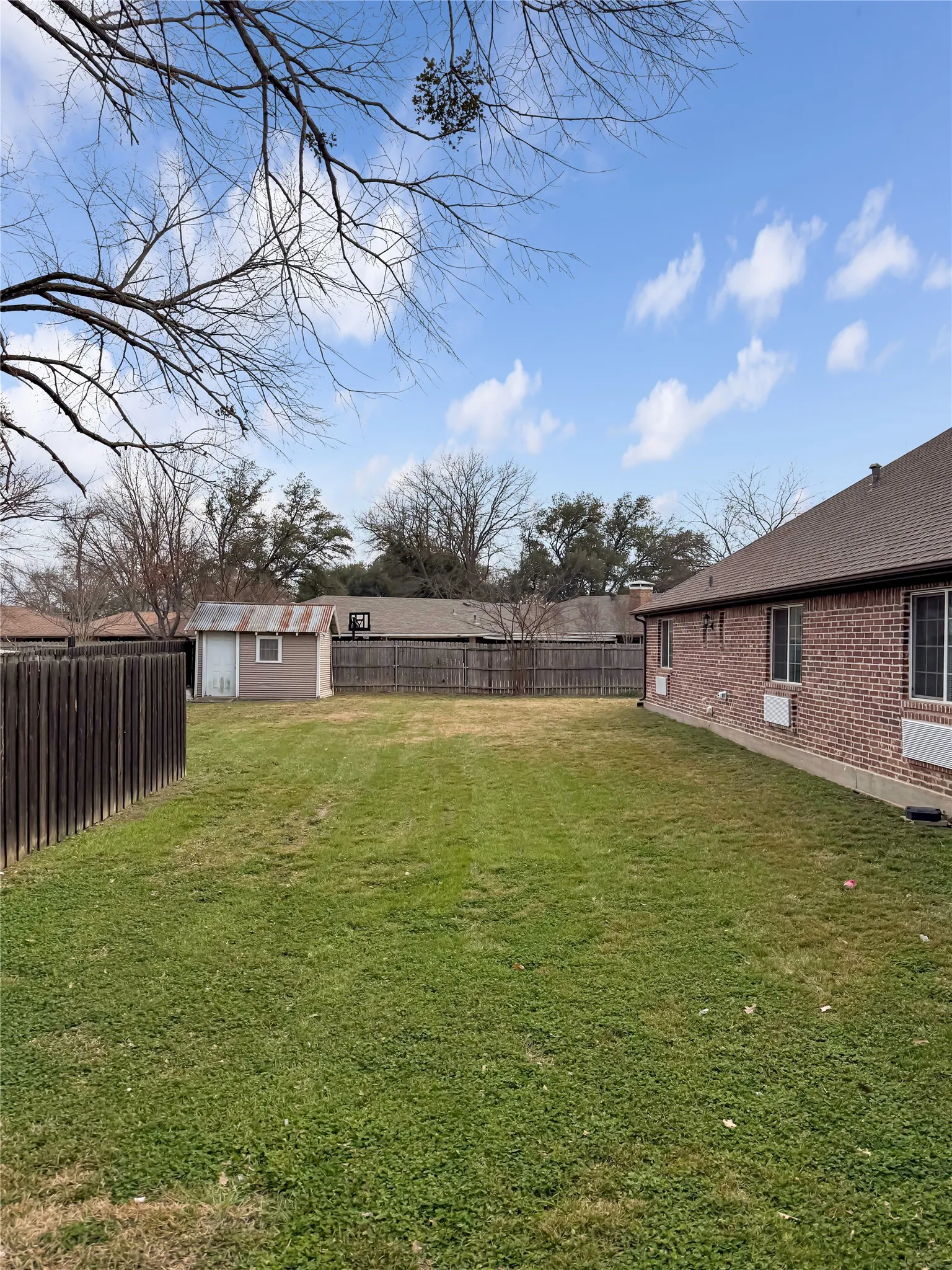 Single Family Residence For Sale in Grayson County , 2508 W Crawford Street, Denison, Texas 75020, 10 Bedroom, 8 Bathroom, Garage spaces, 3,875 Sqft, built in 2017, Preowned, mls#21169308, Real Estate Agent in Denison, Homes For Sale in Grayson county, Homes For Sale in Denison, Realtor in Denison Texas, Real Estate Brokerage Independent Realty Texas, Luminita Cordes Realtor