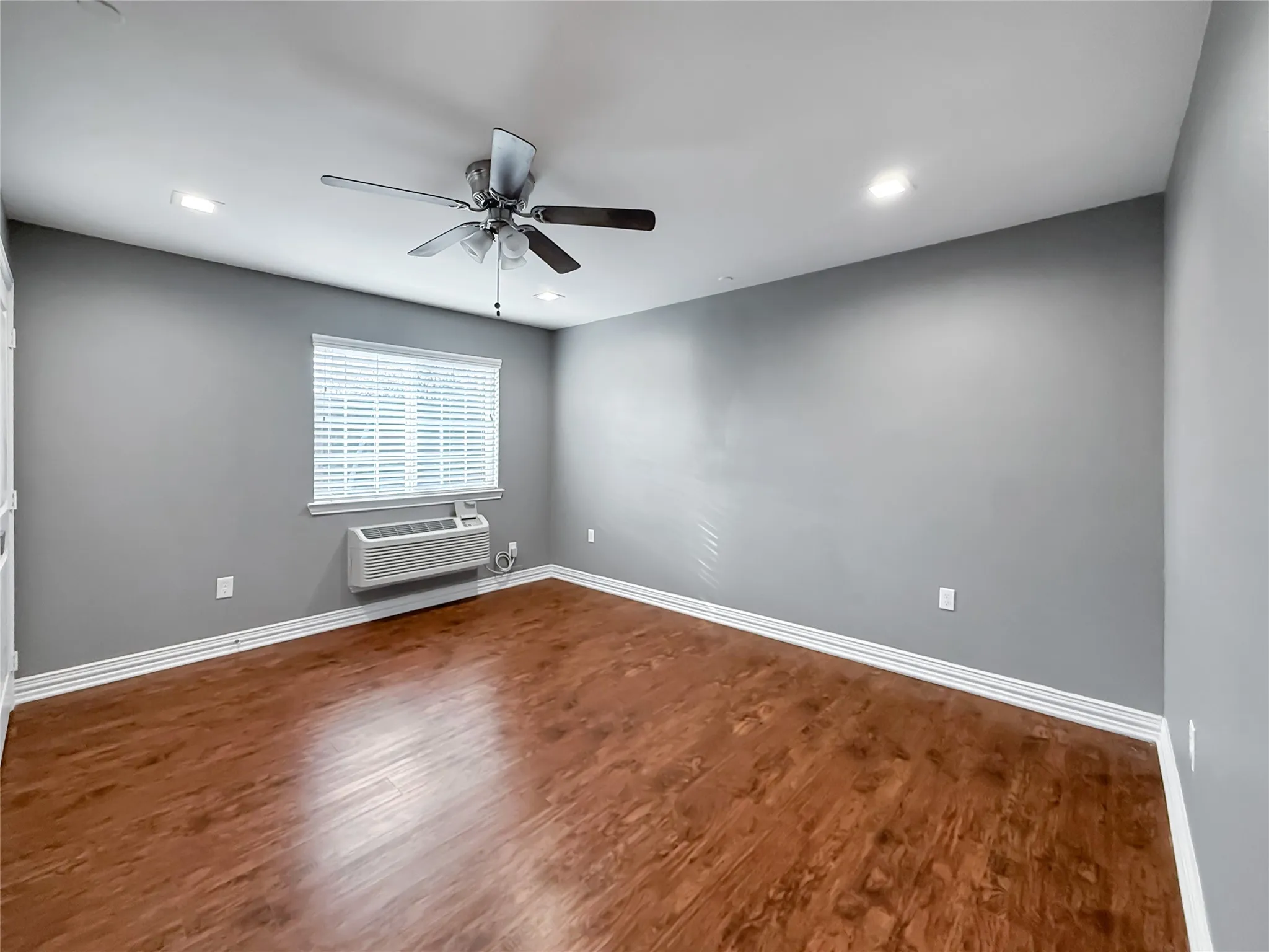 Single Family Residence For Sale in Grayson County , 2508 W Crawford Street, Denison, Texas 75020, 10 Bedroom, 8 Bathroom, Garage spaces, 3,875 Sqft, built in 2017, Preowned, mls#21169308, Real Estate Agent in Denison, Homes For Sale in Grayson county, Homes For Sale in Denison, Realtor in Denison Texas, Real Estate Brokerage Independent Realty Texas, Luminita Cordes Realtor