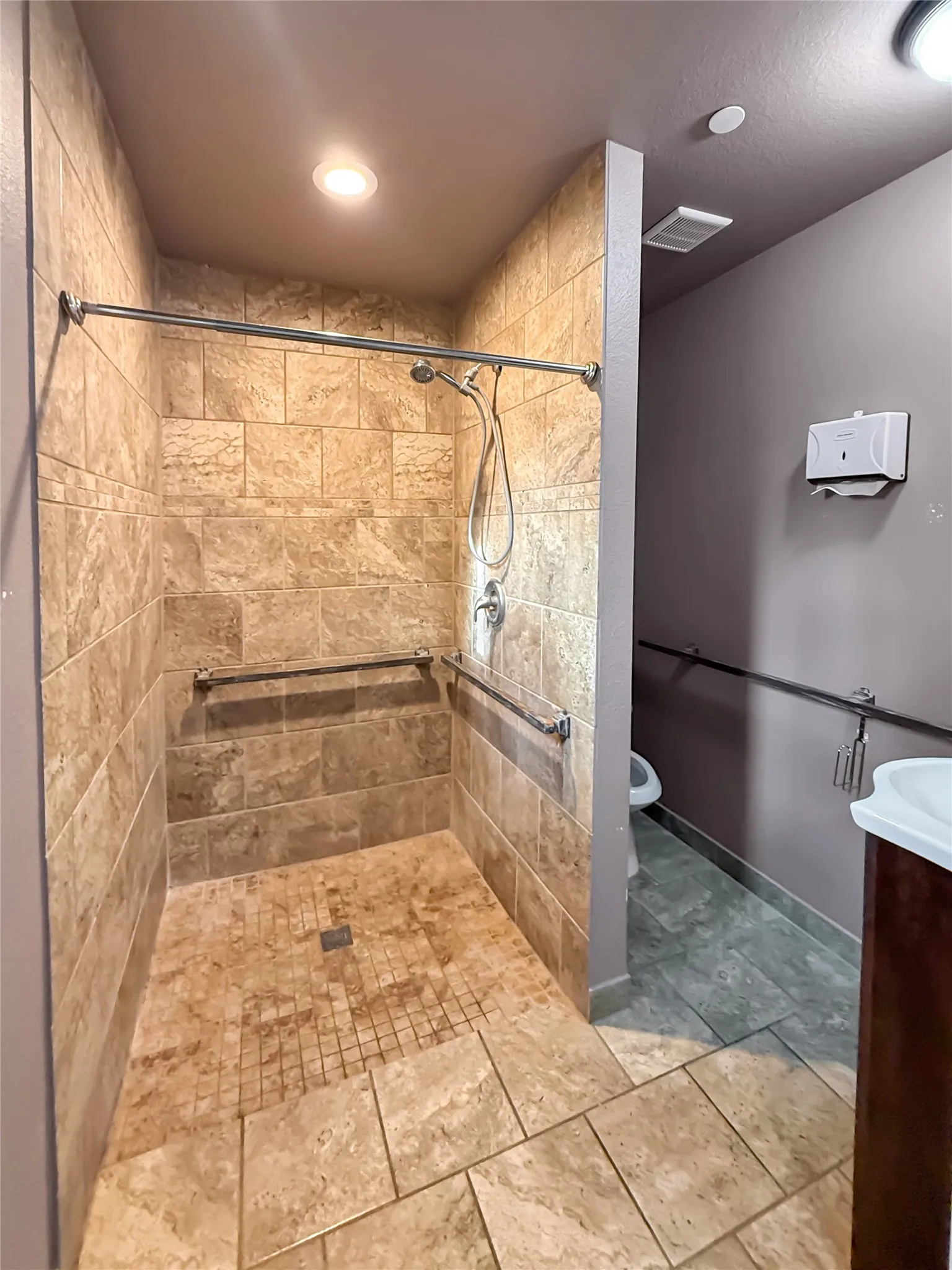 Single Family Residence For Sale in Grayson County , 2508 W Crawford Street, Denison, Texas 75020, 10 Bedroom, 8 Bathroom, Garage spaces, 3,875 Sqft, built in 2017, Preowned, mls#21169308, Real Estate Agent in Denison, Homes For Sale in Grayson county, Homes For Sale in Denison, Realtor in Denison Texas, Real Estate Brokerage Independent Realty Texas, Luminita Cordes Realtor
