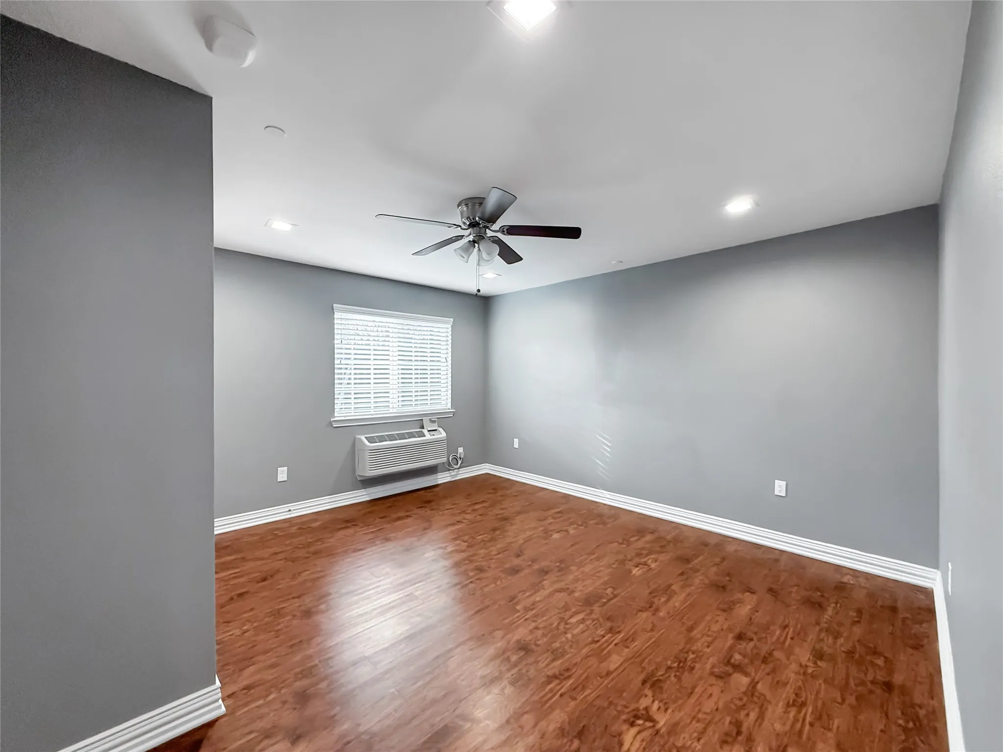 Single Family Residence For Sale in Grayson County , 2508 W Crawford Street, Denison, Texas 75020, 10 Bedroom, 8 Bathroom, Garage spaces, 3,875 Sqft, built in 2017, Preowned, mls#21169308, Real Estate Agent in Denison, Homes For Sale in Grayson county, Homes For Sale in Denison, Realtor in Denison Texas, Real Estate Brokerage Independent Realty Texas, Luminita Cordes Realtor