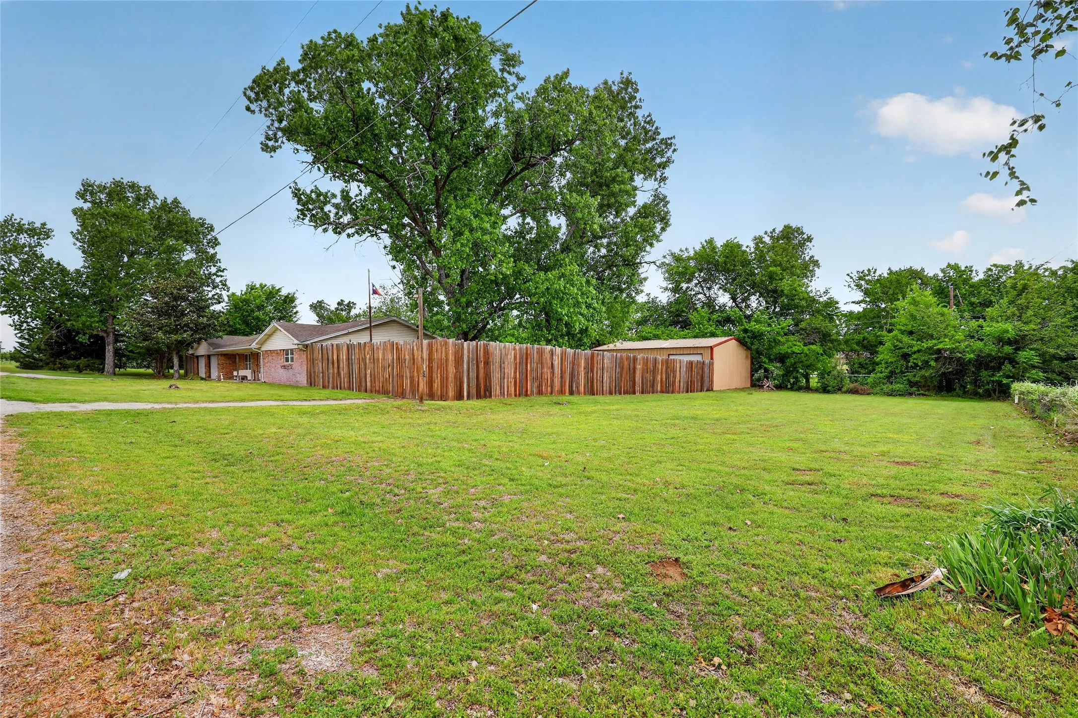 Single Family Residence For Sale in Wise County , 702 El Camino Real, Chico, Texas 76431, 3 Bedroom, 3 Bathroom, 2 Garage spaces, 2,228 Sqft, built in 1973, mls#21168505, Real Estate Agent in Chico, Homes For Sale in Wise county, Homes For Sale in Chico, Realtor in Chico Texas, Real Estate Brokerage Independent Realty Texas, Luminita Cordes Realtor